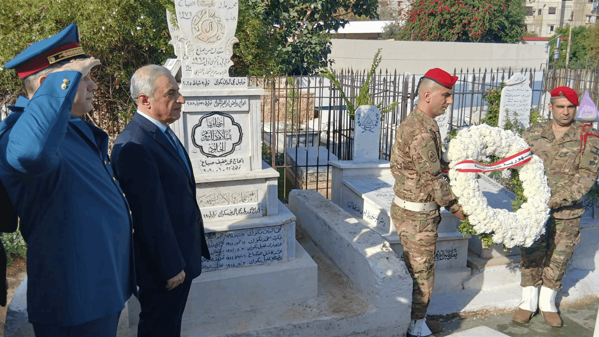 هاشم مثّل رئيس الجمهورية في وضع إكليل على ضريح عدنان الحكيم: ننتظر الاستقلال الكامل بإزالة احتلال العدو لأرضنا