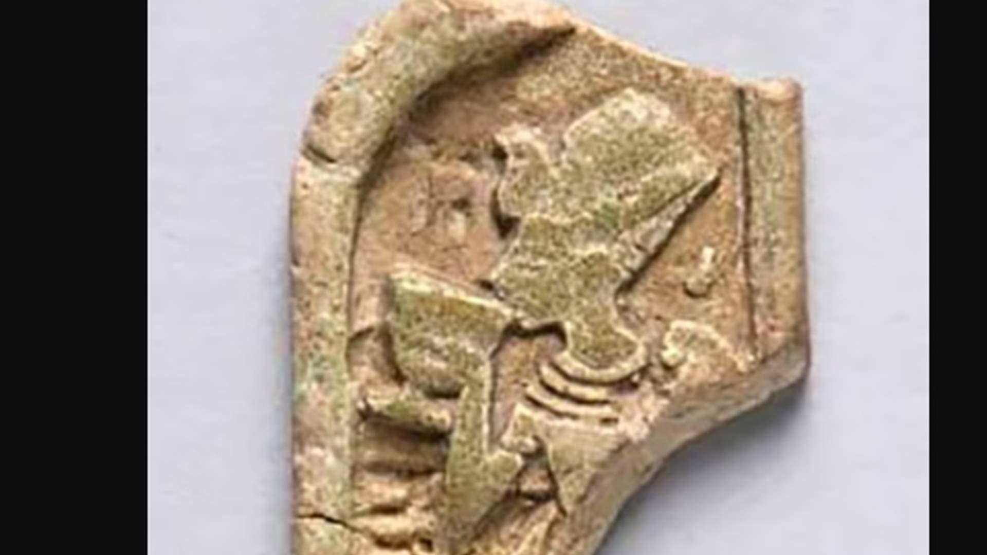 لغز جديد من عهد توت عنخ آمون… قطعة أثرية تكشف طقوسًا سرّية للولاء الملكي