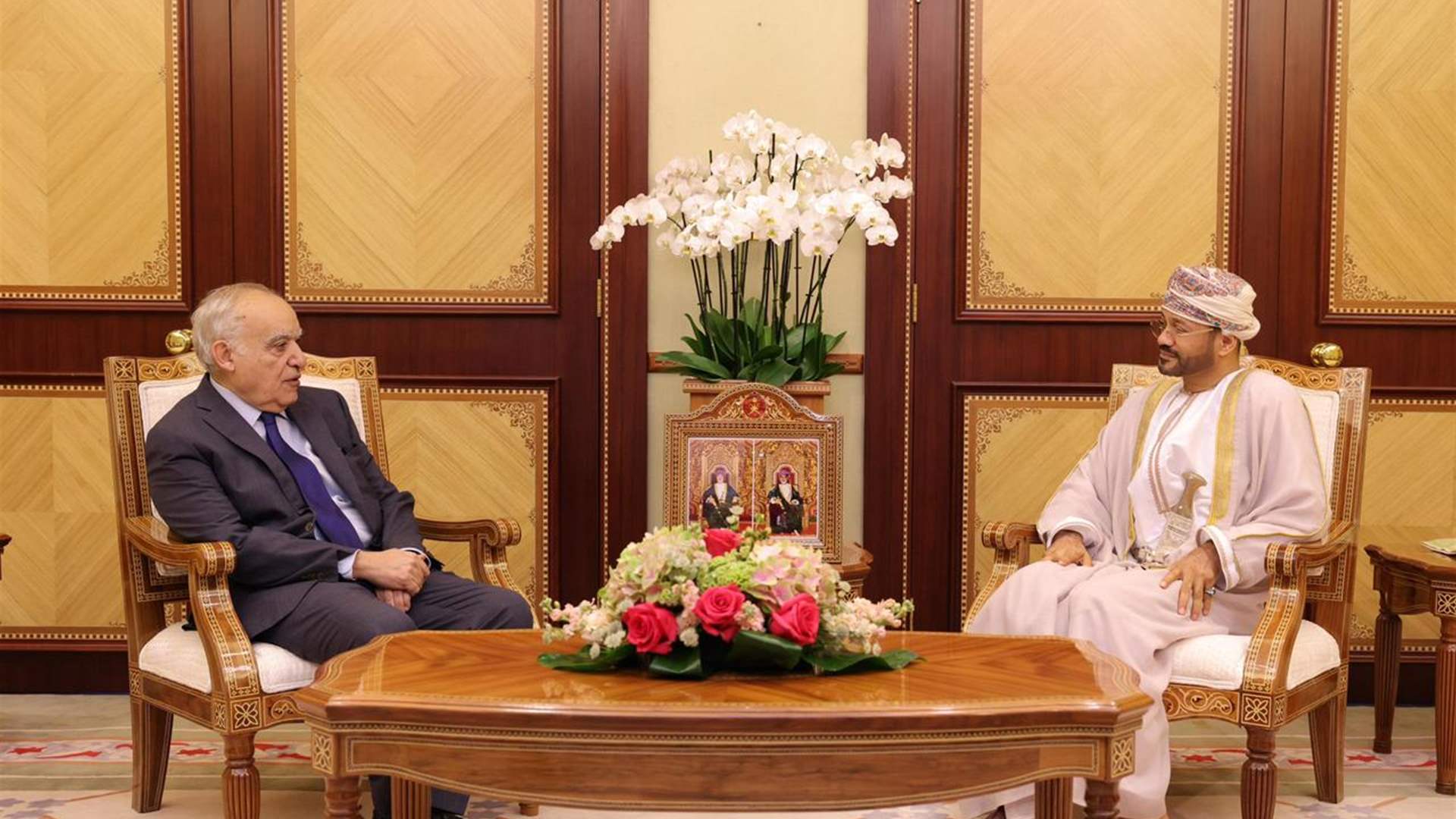 سلامة التقى وزير الخارجية العماني في مسقط 