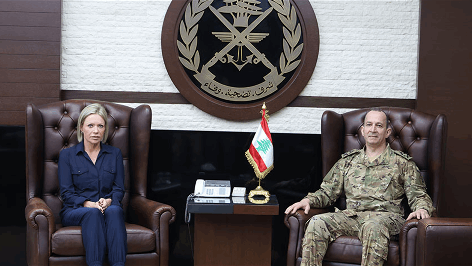 قائد الجيش التقى المنسقة الخاصة للامم المتحدة