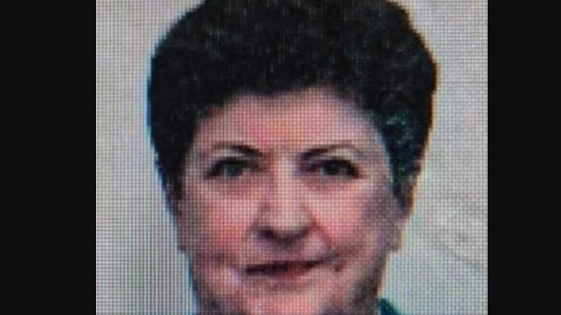 أخفى جثة والدته في المنزل وتنكّر بملابسها لثلاث سنوات… الهدف صادم وهكذا انفضحت حيلته