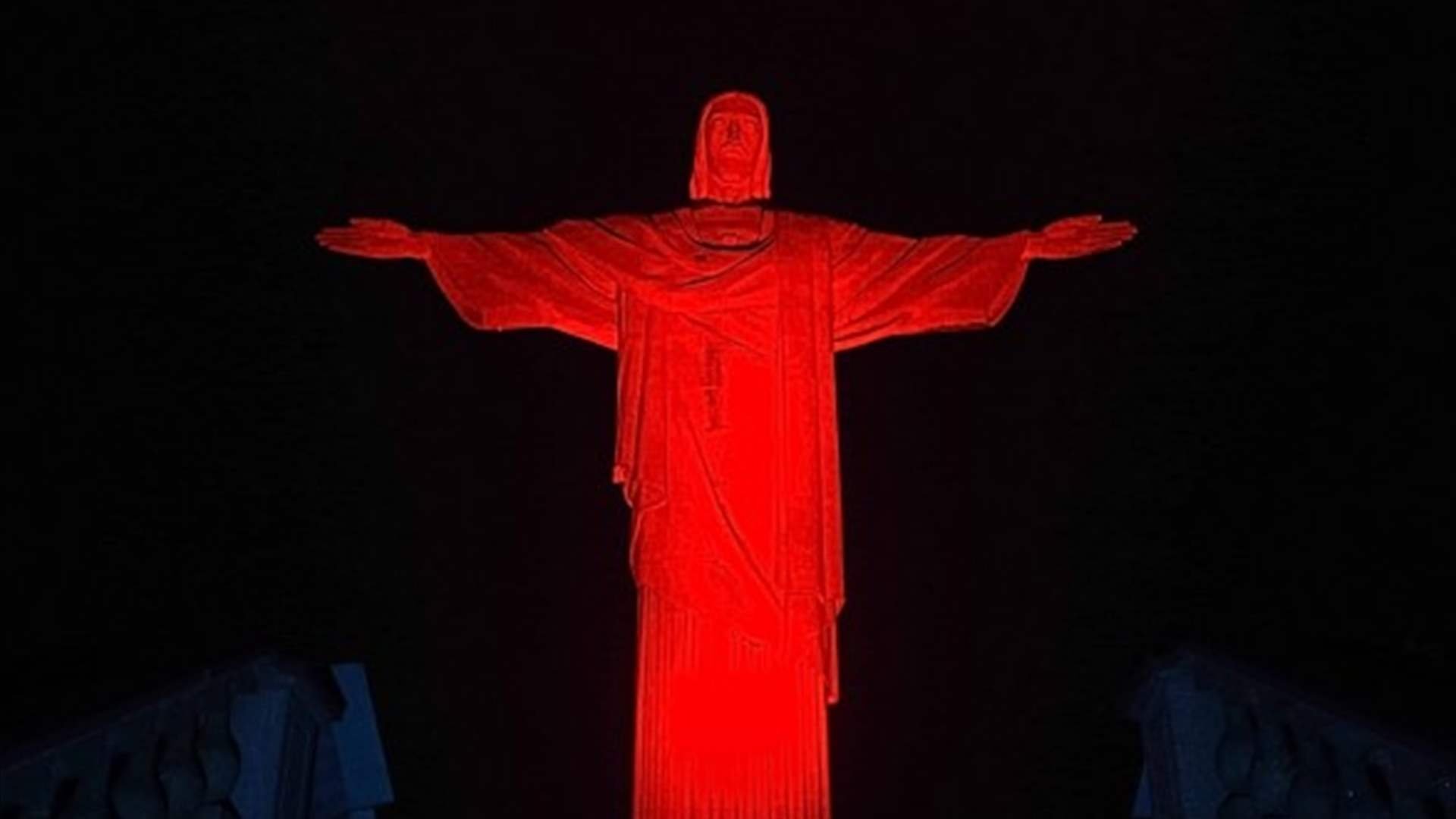   مبادرة مؤثرة: كنائس ومعالم تاريخية حول العالم تُضاء بالأحمر دعماً للمسيحيين المضطهدين (صور)