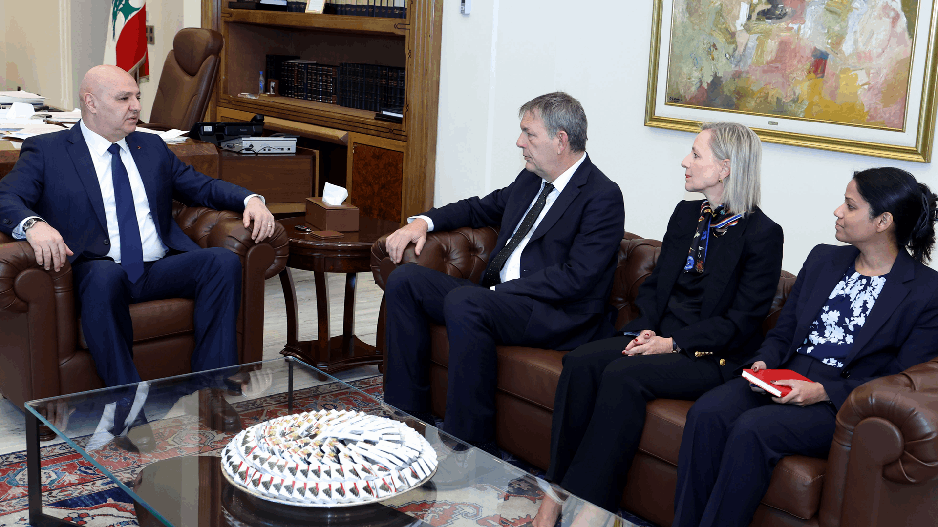 الرئيس عون التقى مفوض الاونروا وتلقى برقية تهنئة بالإستقلال من العاهل الأردني