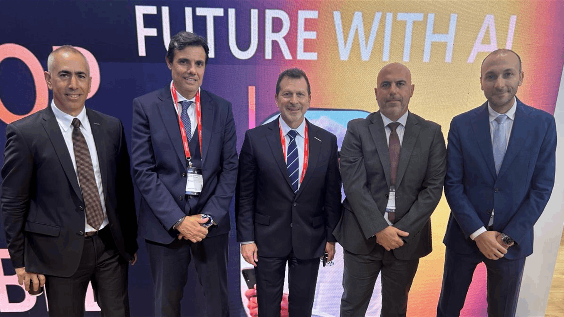 شحادة واصل لقاءاته في قطر في إطار مشاركته في &quot;المؤتمر العالمي للجوال&quot;