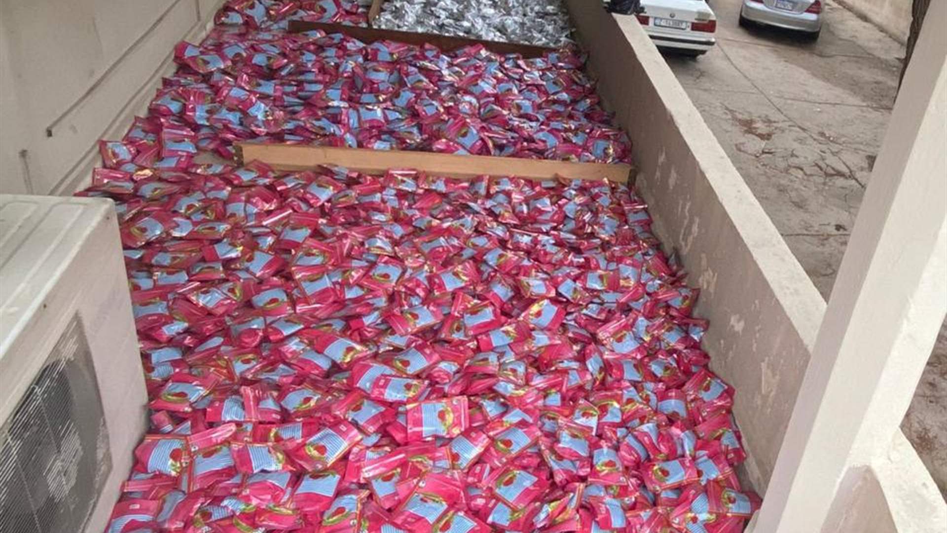 الضابطة الجمركية في البقاع تضبط كميات من المعسّل المهرَّب بعد مطاردة وإطلاق نار