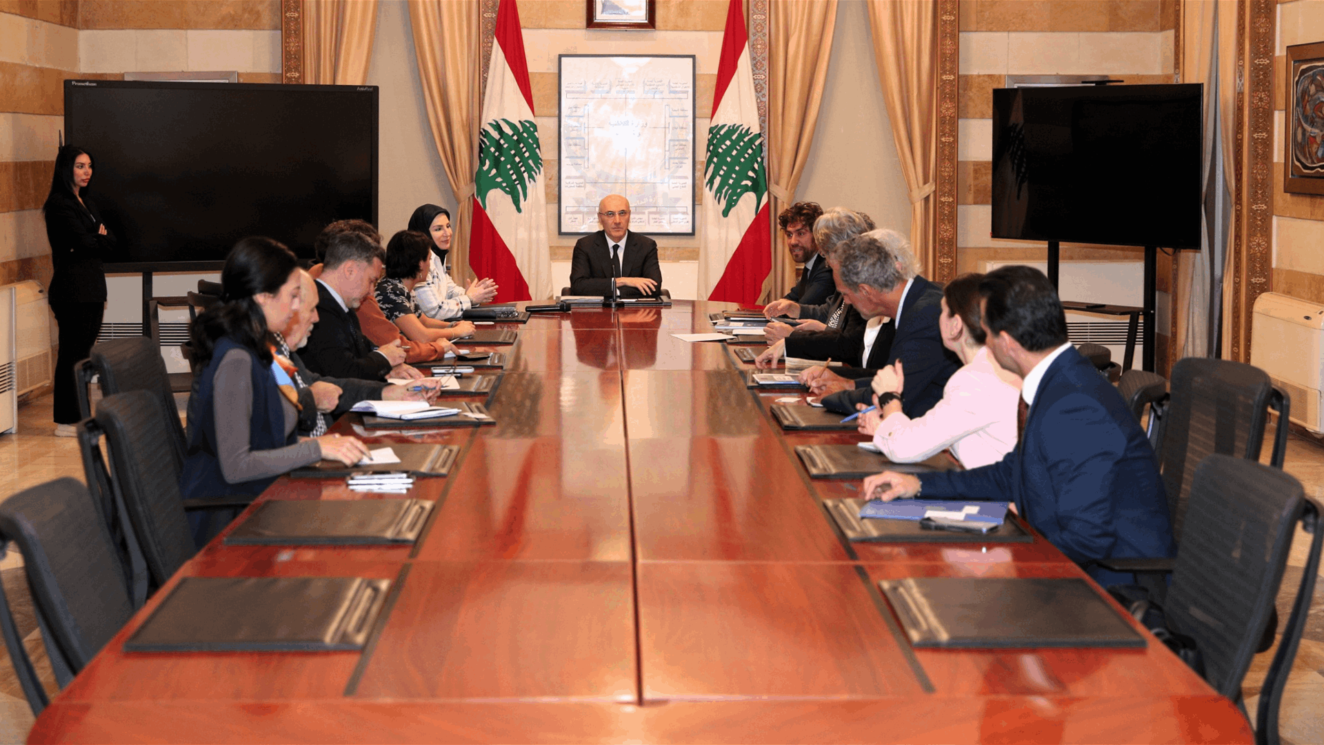 الحجار أكد التزام وزارة الداخلية بضمان الشفافية والنزاهة والحياد التام في سير العملية الانتخابية