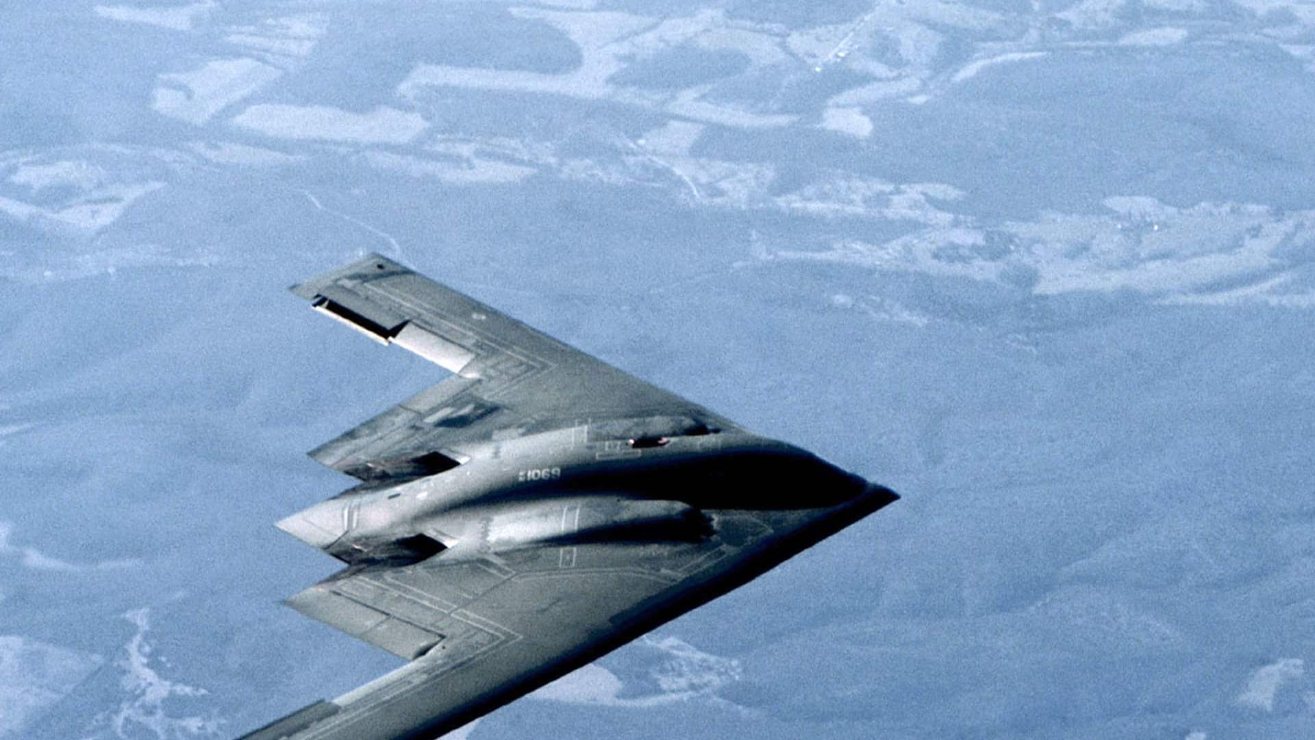 ترامب: أميركا طلبت المزيد من قاذفات بي-2 