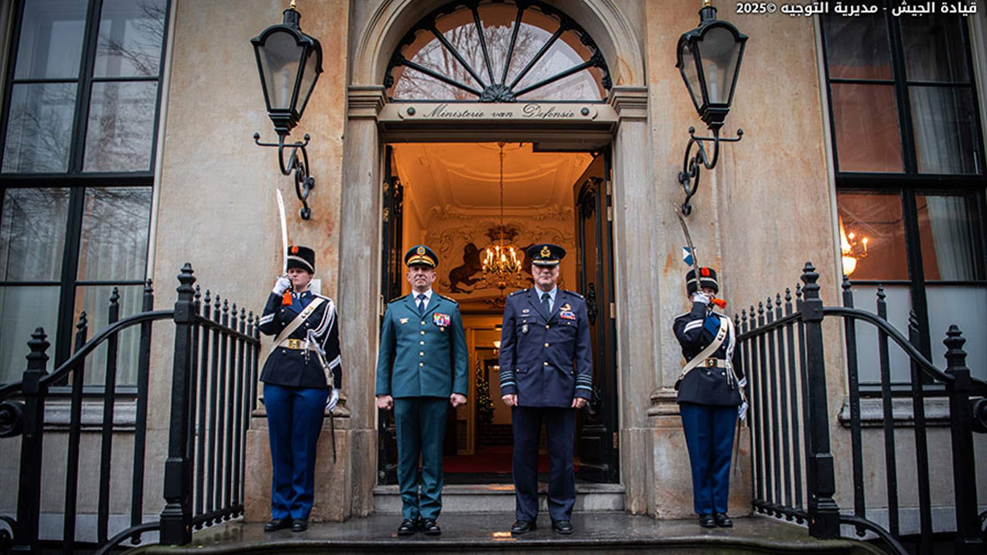قائد الجيش زار وزارة الدفاع الهولندية وقيادة الشرطة العسكرية الملكية