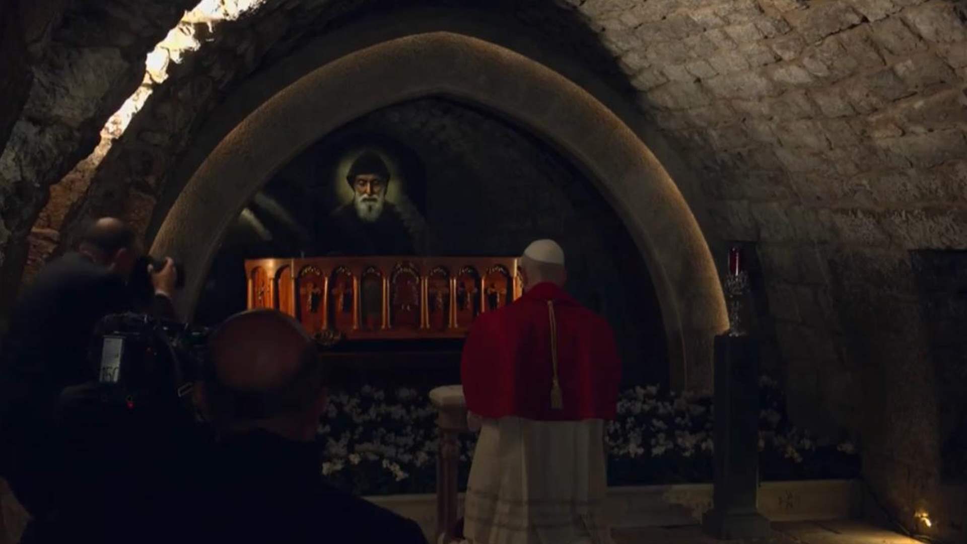 دخول البابا لاون الرابع عشر إلى دير ما مارون عنايا لزيارة ضريح القديس شربل والصلاة هناك