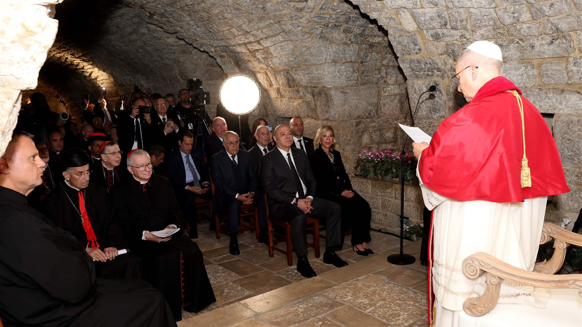 Mass crowds welcome Pope Leo XIV to Annaya as President Aoun joins pilgrimage