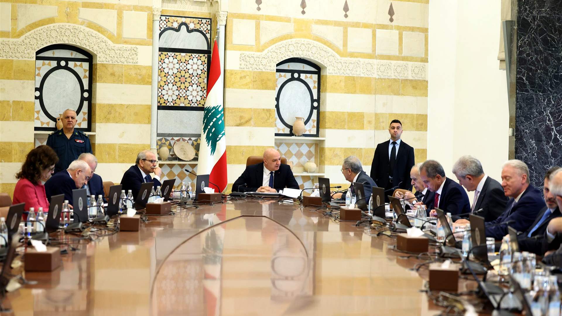 عون يفتتح جلسة الحكومة: إشادة بزيارة البابا… وتأكيد على التفاوض في الناقورة