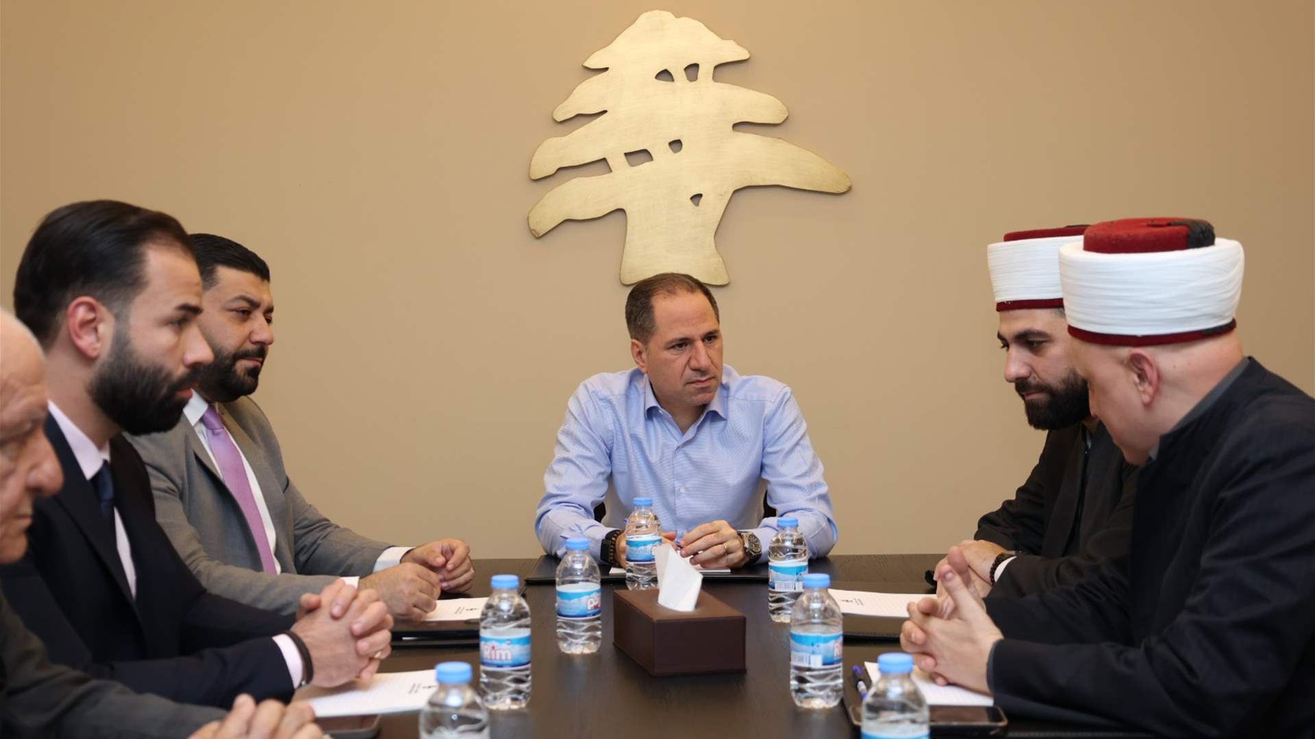 رئيس الكتائب يناقش وضع البلد مع وفدا من المجلس الإسلامي العلوي 