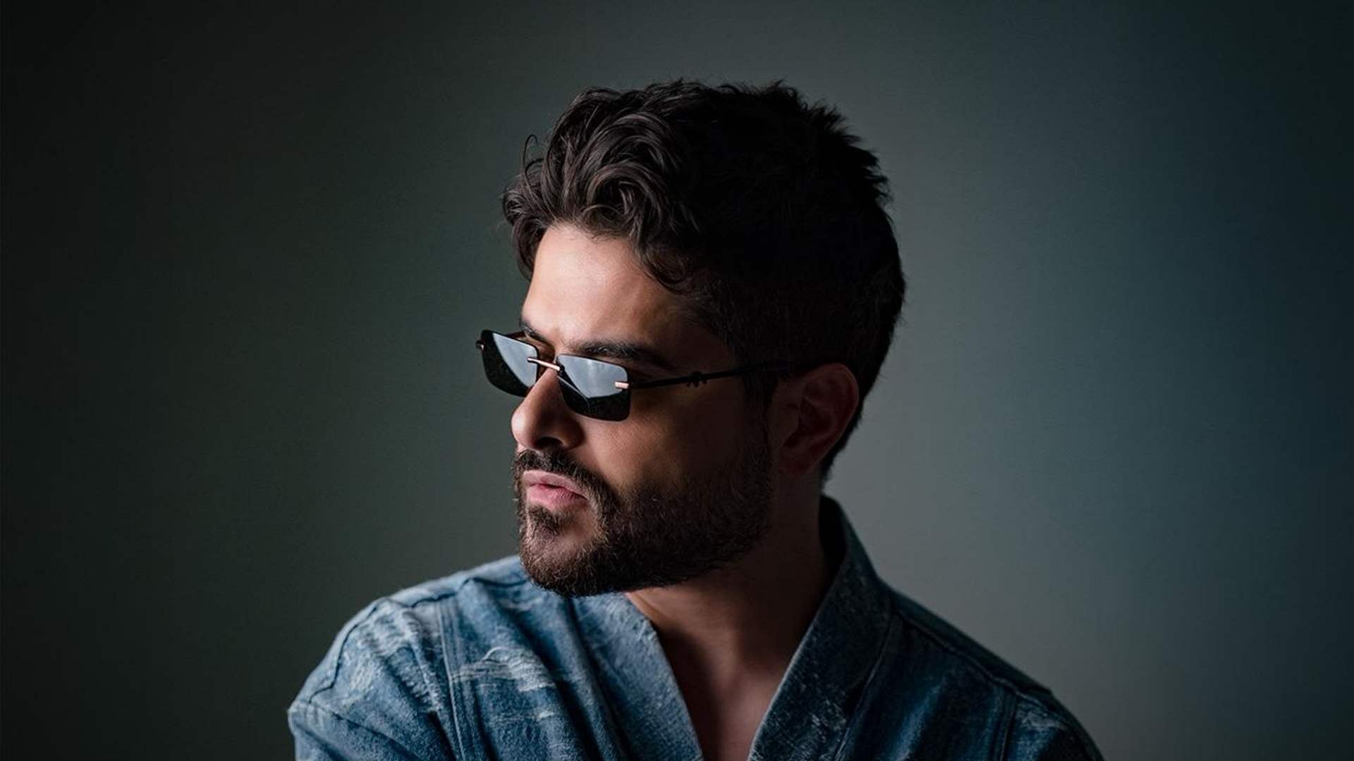 &quot;بكّيتني يا ليل&quot; و&quot;يا دنيا&quot;... الإحساس يُسيطر على جديد ناصيف زيتون (فيديو)