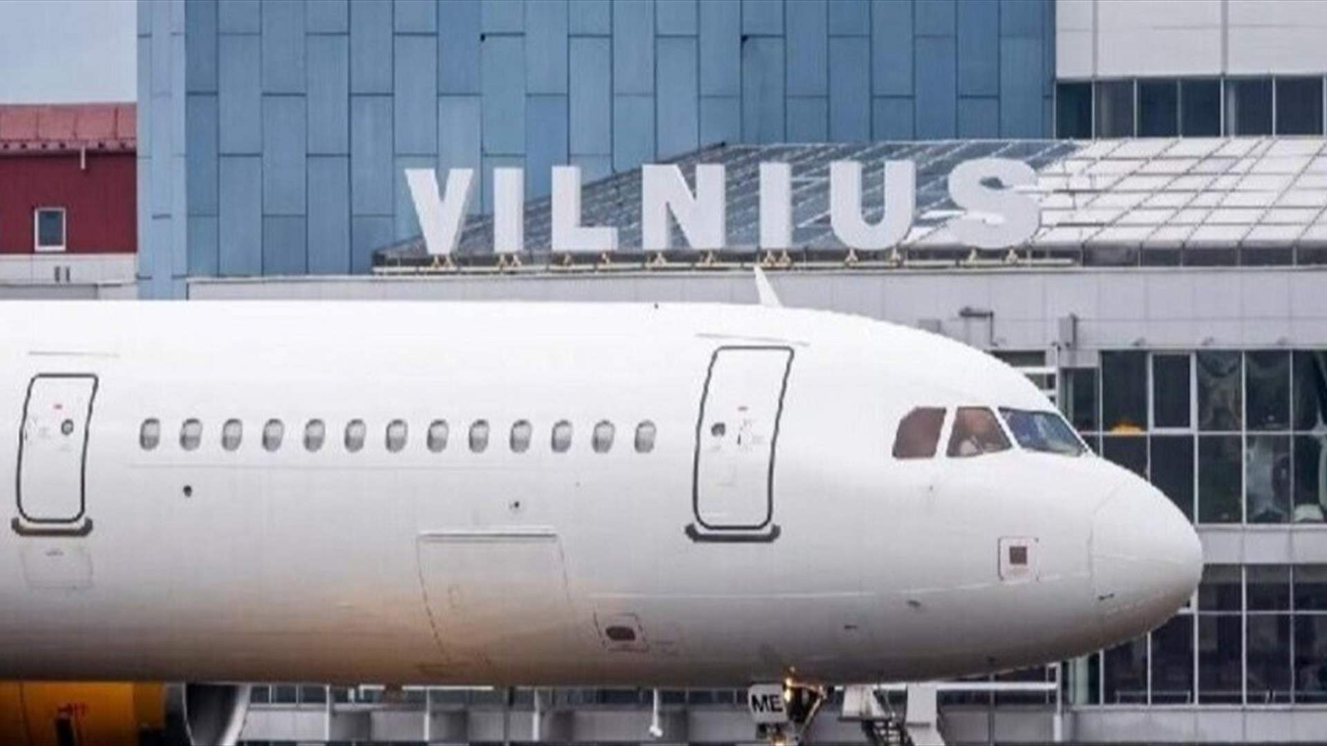 إغلاق مطار فيلنيوس في ليتوانيا للاشتباه في تحليق مناطيد