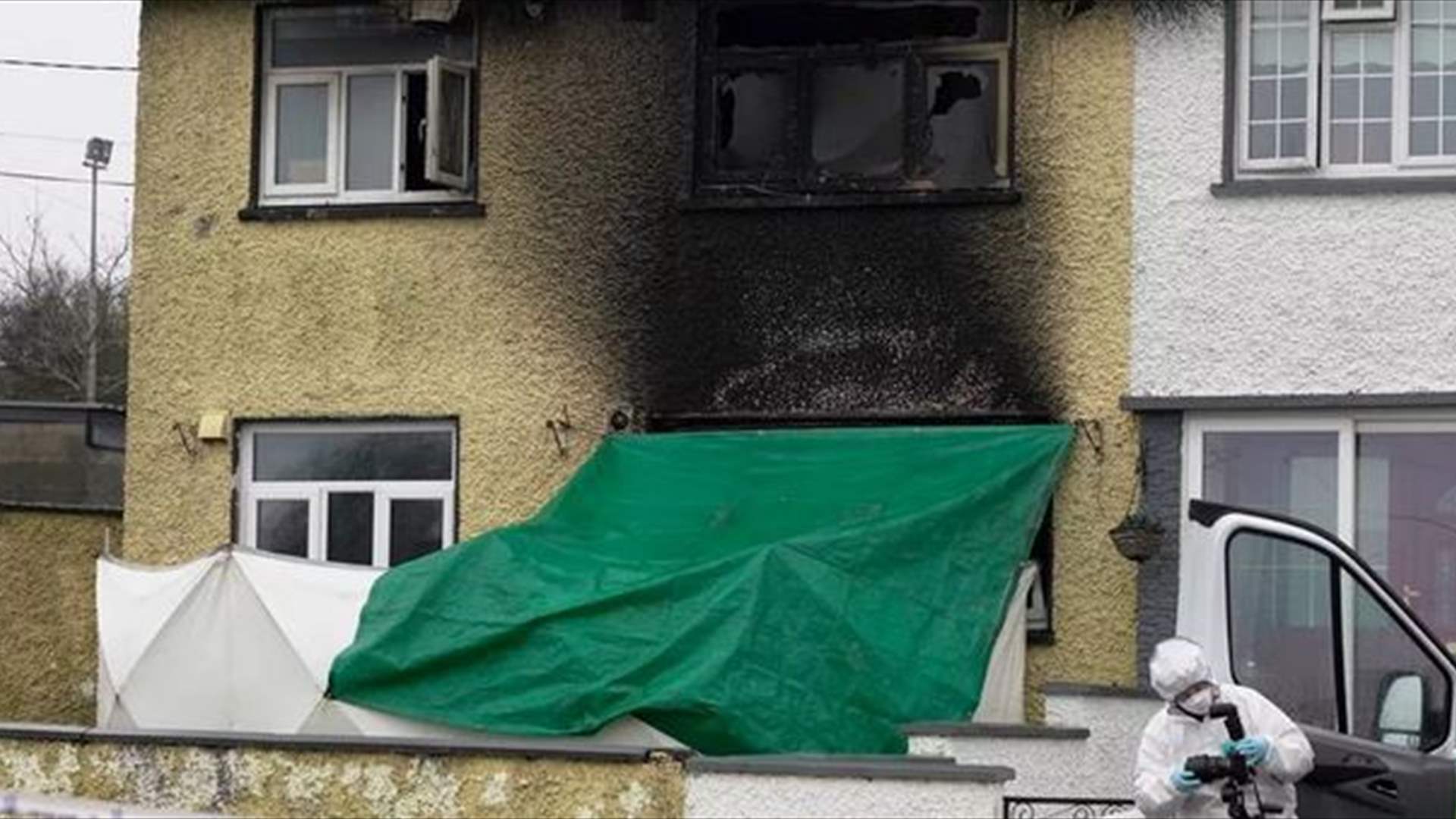 &quot;هجوم قاسٍ ومتعمّد&quot;... حريق ضخم يودي بحياة شخصين في إيرلندا!