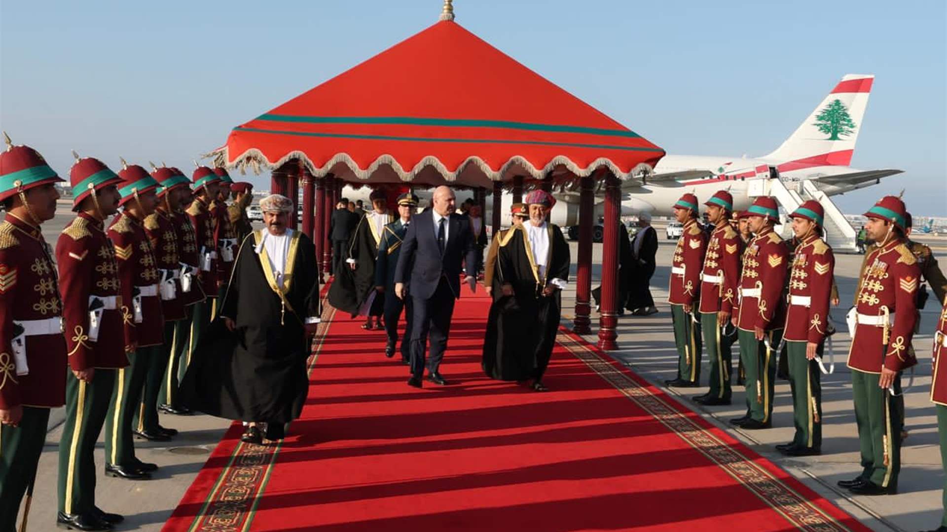 الرئيس عون وصل الى عمان مقدرًا مواقف السلطنة الداعمة للبنان: نسعى إلى فتح آفاق جديدة للشراكة