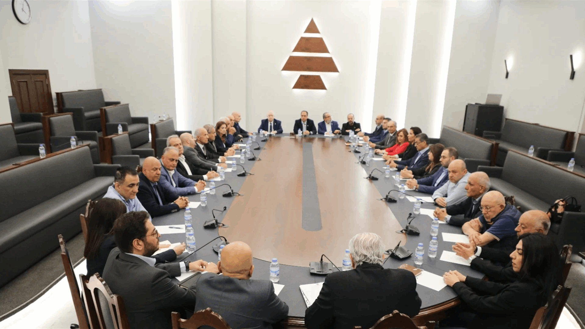 الكتائب يرحّب بتعيين السفير سيمون كرم:  خطوة تعكس رغبة الدولة في استعادة زمام المبادرة عبر مؤسساتها الشرعية