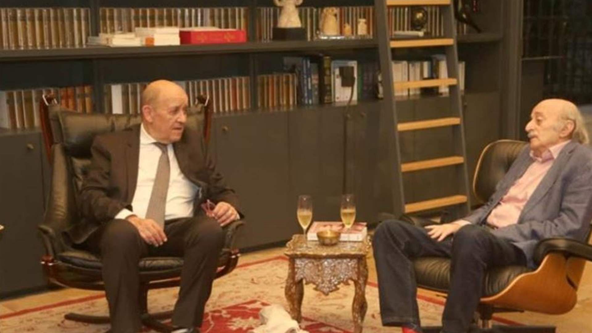 LBCI sources: Le Drian meets Jumblatt, addresses France's efforts to rebuild Lebanese-Syrian relations