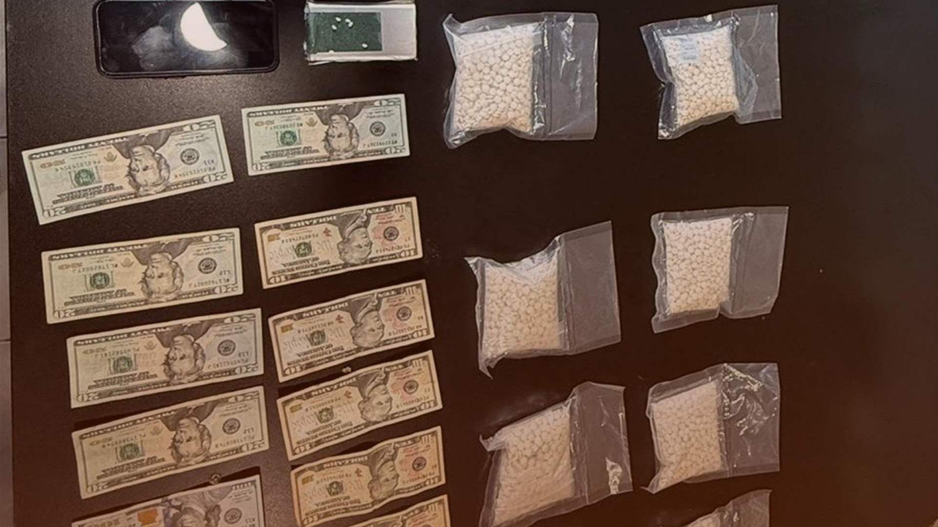 أمن الدولة يضبط ١٤ ألف حبّة كابتاغون خلال مداهمة في الزهراني