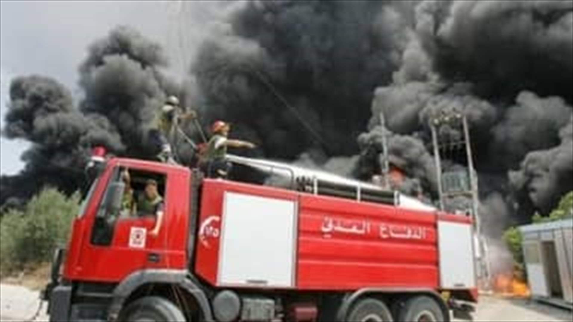 الدفاع المدني: إخماد حريق داخل مطعم في ريفون