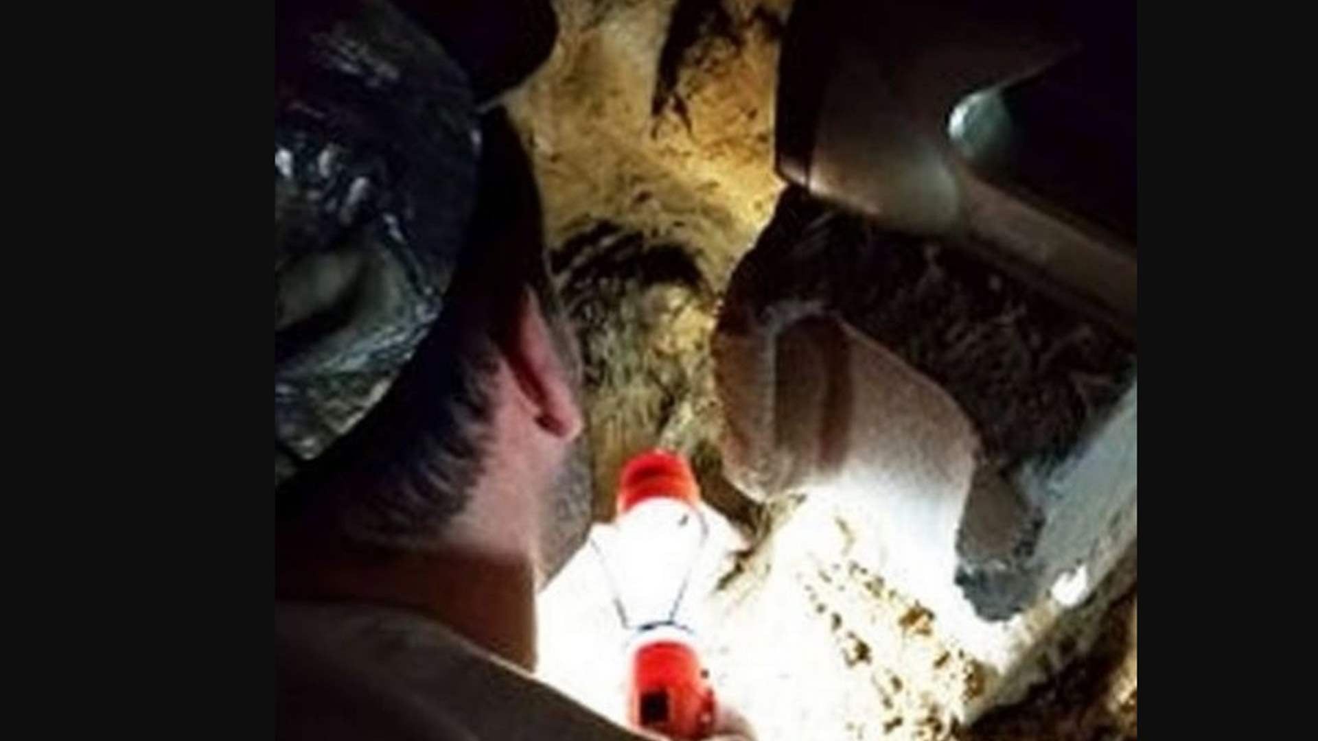 اختفى والده منذ 1963… عرّافة كشفت السرّ: رفاته كانت مدفونة تحت منزل العائلة وهذه الحقيقة الصادمة