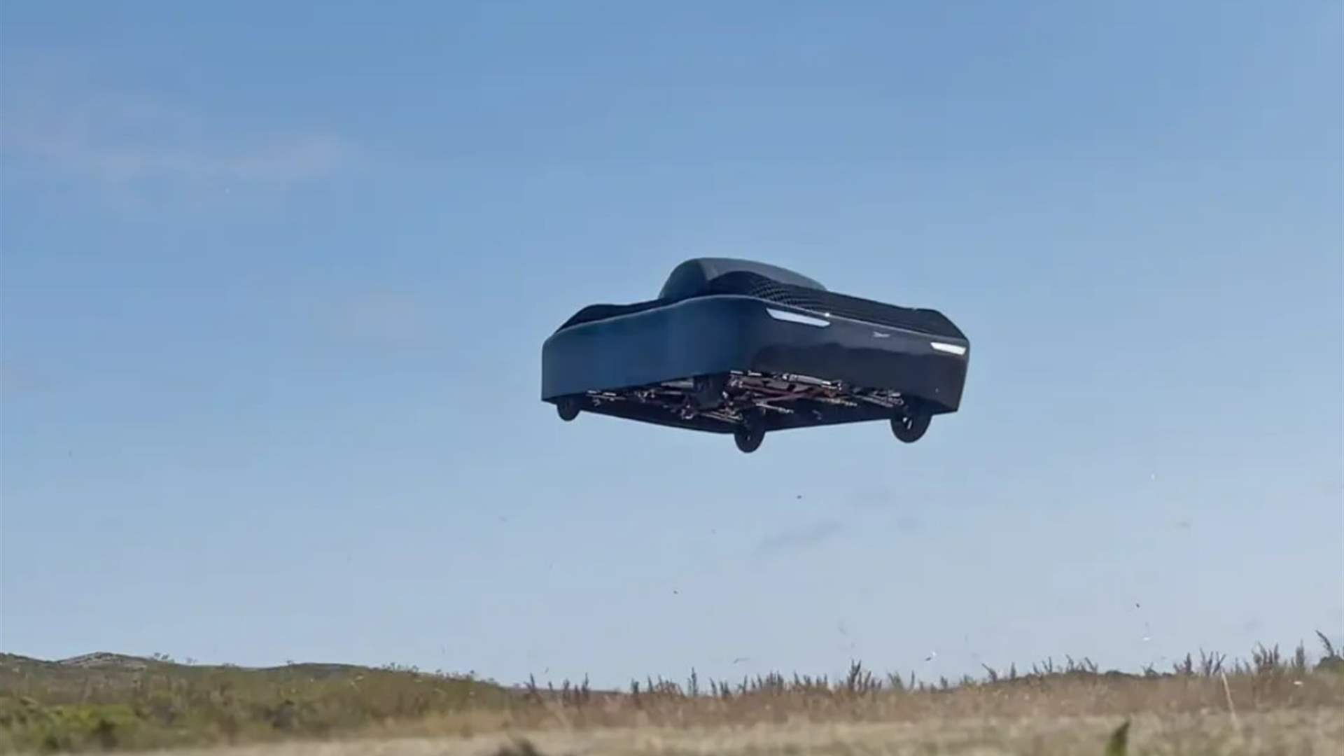 سيارة المستقبل تُصبح واقعًا في 2026… شركة أميركية تبدأ إنتاج أول سيارة طائرة في العالم