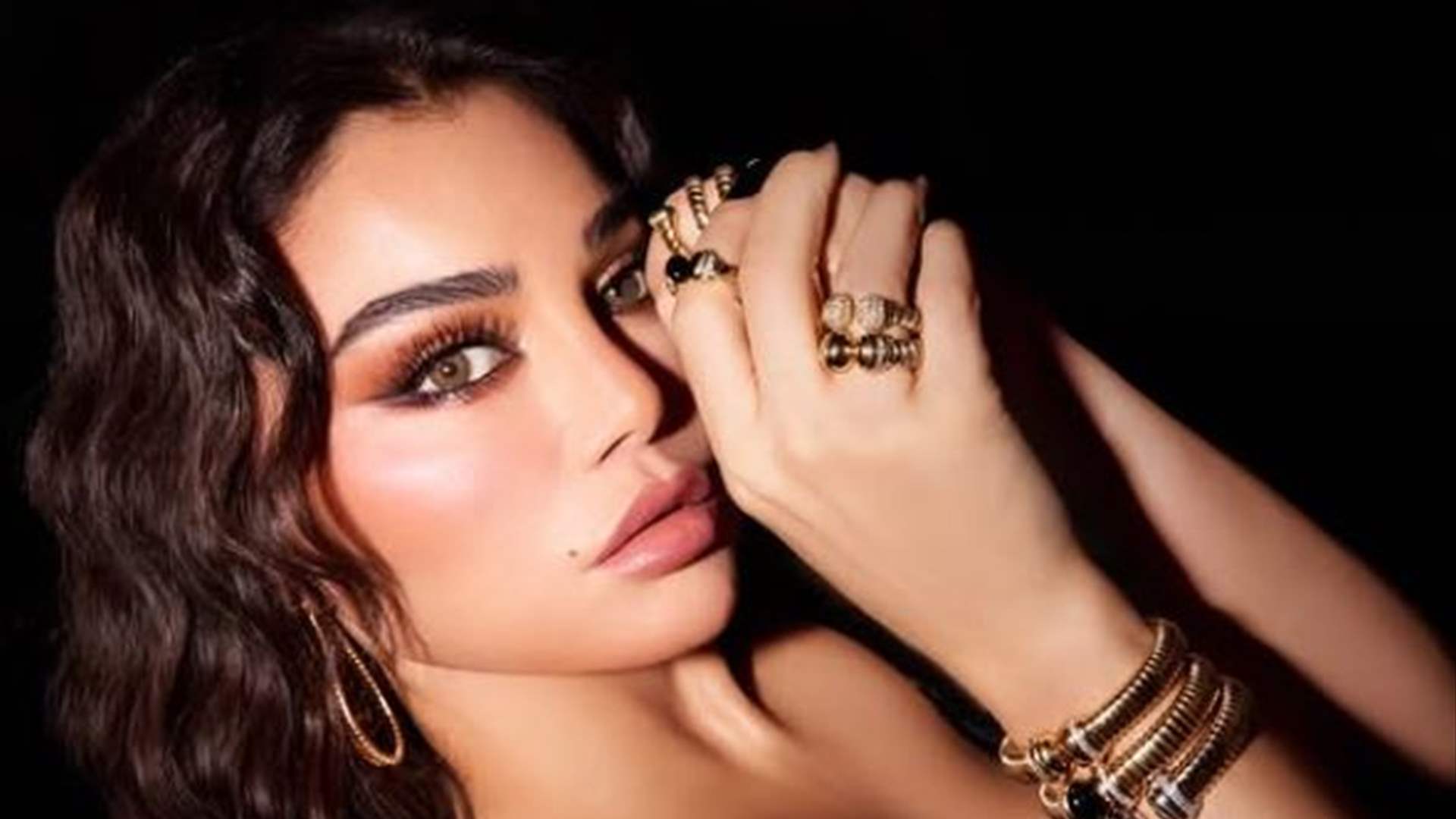 تعزيزاً لصورة المرأة القوية... هيفاء وهبي تُطلق فيديو كليب "Super Woman" (فيديو)