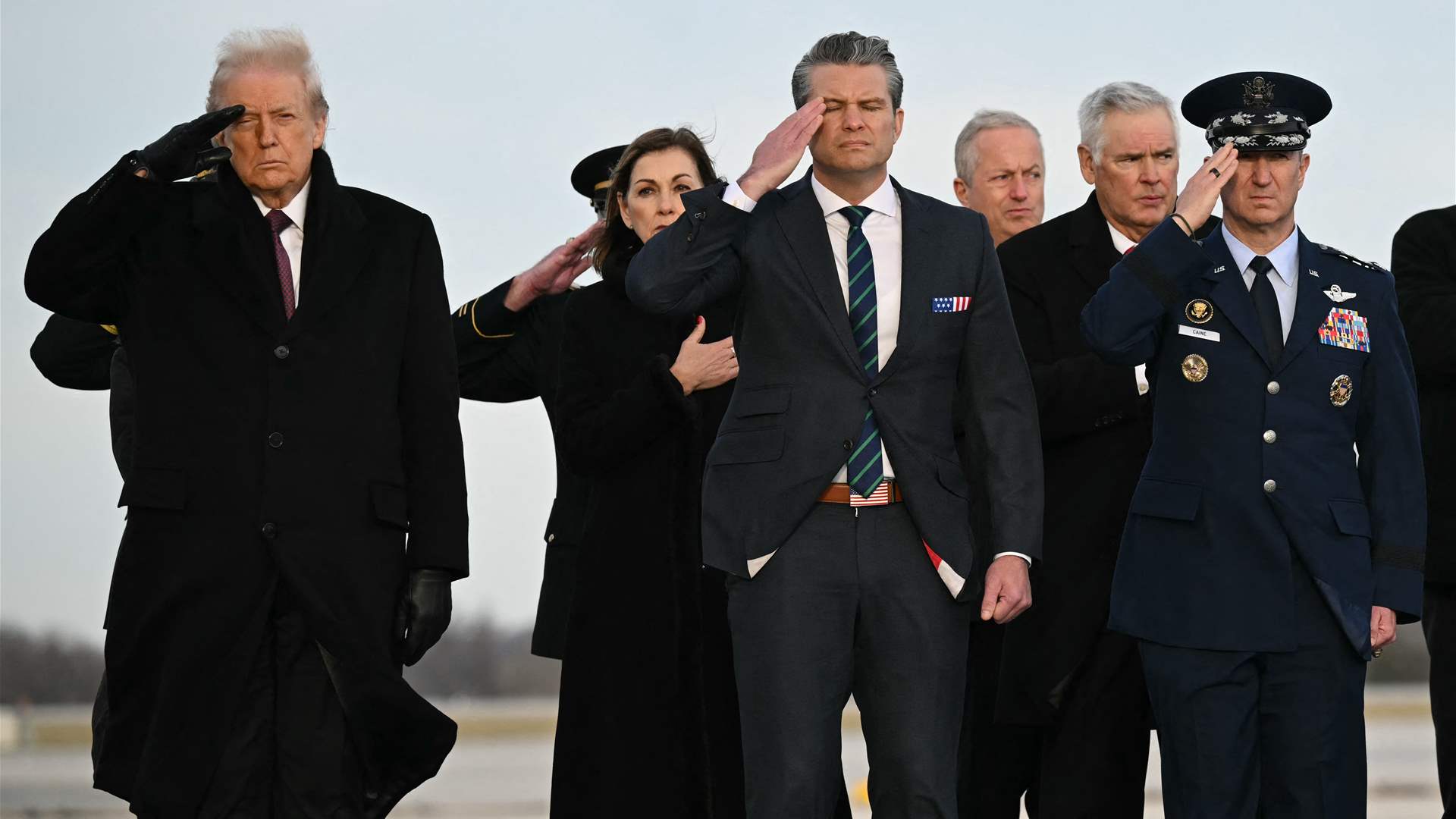 ترامب يحضر مراسم إعادة جثث جنديين ومدني قتلوا في سوريا