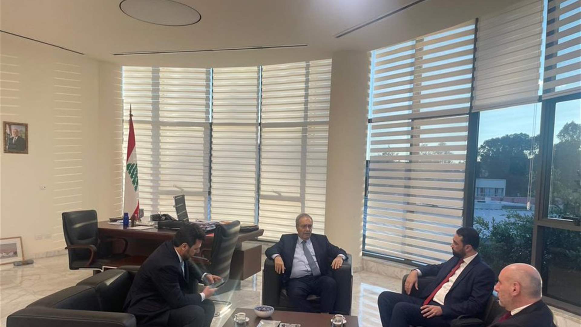 نائب رئيس مجلس الوزراء الدكتور طارق متري إستقبل مدير الشؤون العربية في وزارة الخارجية السورية الدكتور محمد طه الأحمد يرافقه إياد الهزاع المعين رئيسًا لبعثة سوريا الدبلوماسية في لبنان