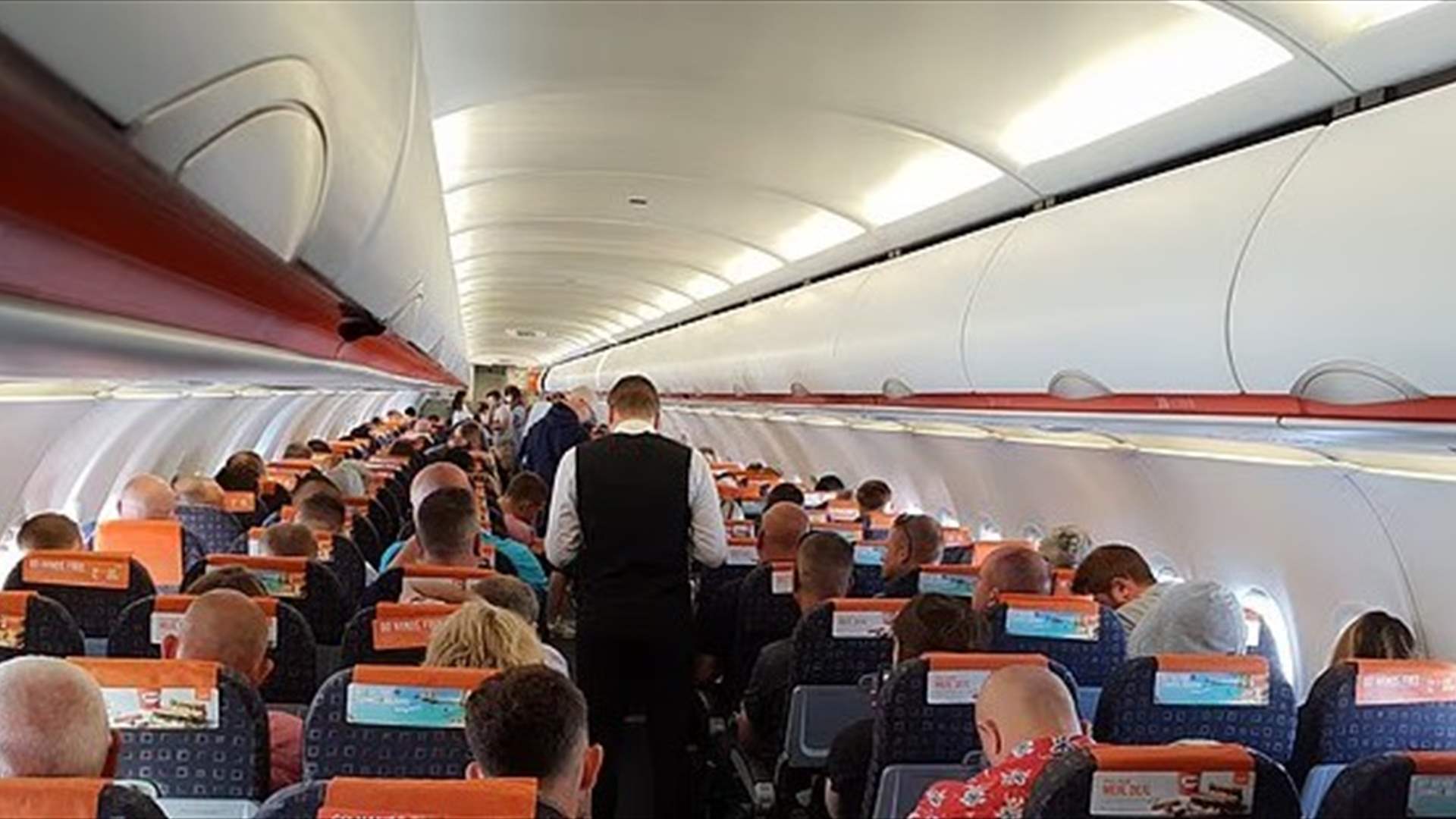 "ماتت قبل أم بعد الصعود؟"... اكتشاف وفاة راكبة على متن طائرة قبل الإقلاع بلحظات وهذا ما حصل