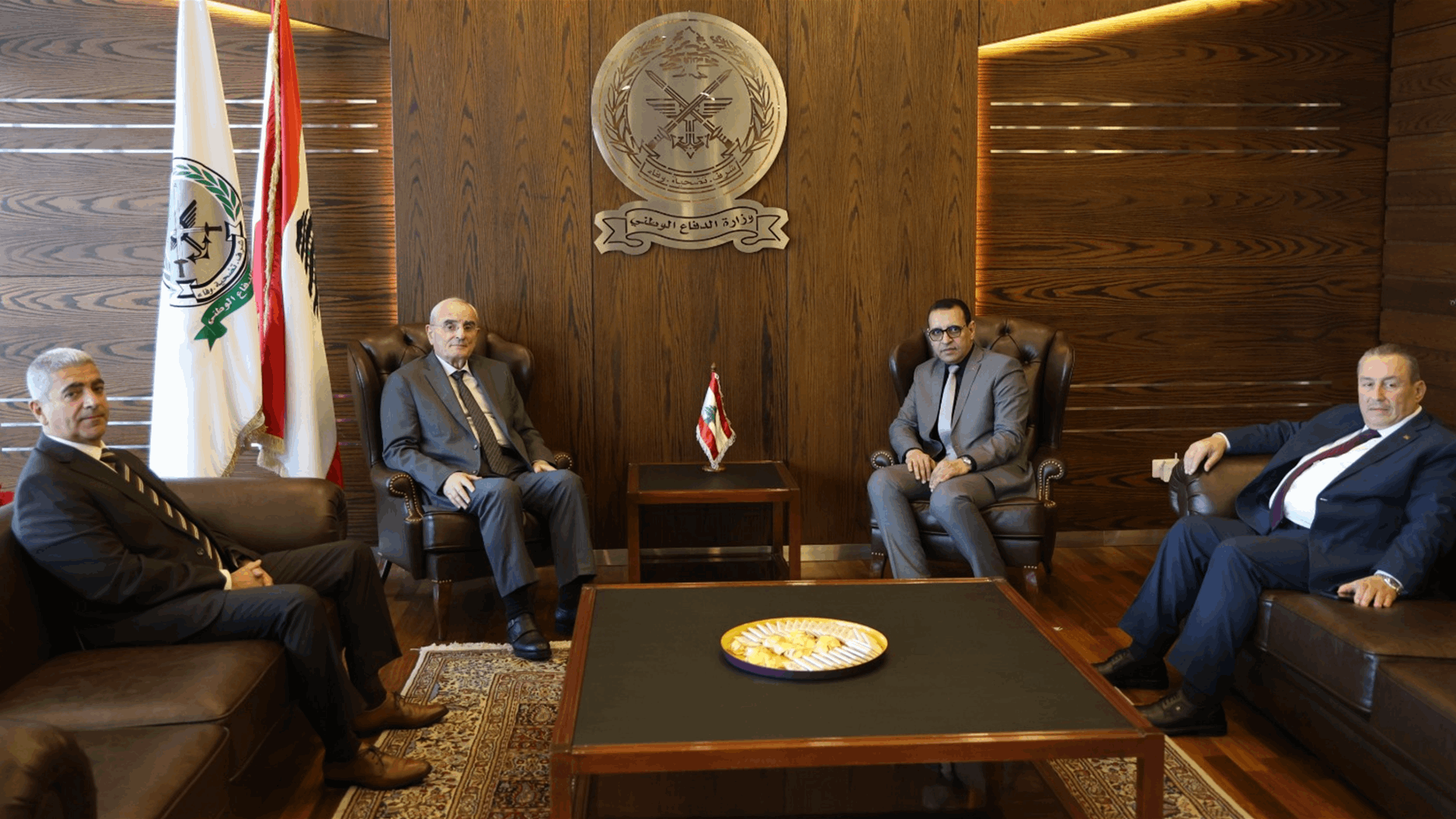 وزير الدفاع عرض مع السفير الموريتاني العلاقات واستقبل رئيس ديوان المحاسبة