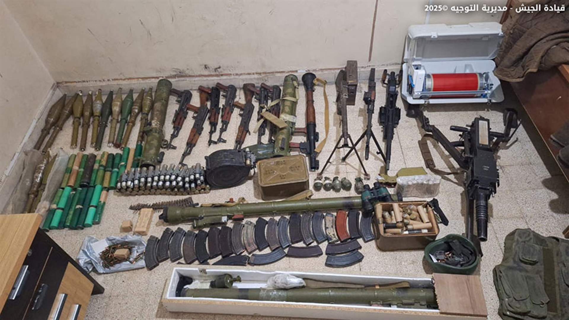 مداهمة شقّة في بلدة الأنصار – بعلبك وضبط مذنبات وأسلحة خفيفة ومتوسطة وكميّة من الذخائر