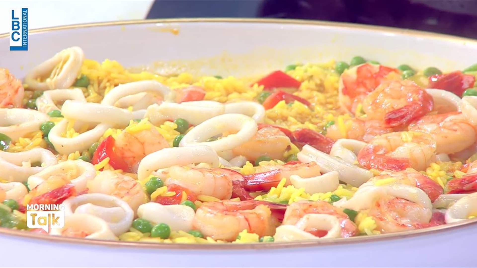 طبق الباييلا وكيك الأناناس: إليكم طريقة التحضير السهلة والسريعة (فيديو)