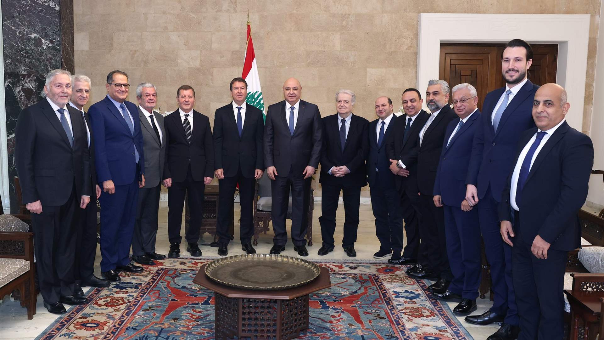 عون لوفد اتحاد مجالس رجال الأعمال اللبنانية الخليجية: لبنان بدأ يستعيد عافيته رغم الجرح النازف في الجنوب ومسؤوليتكم كبيرة في المساهمة في نهضته الاقتصادية وتعزيز الثقة الخليجية به