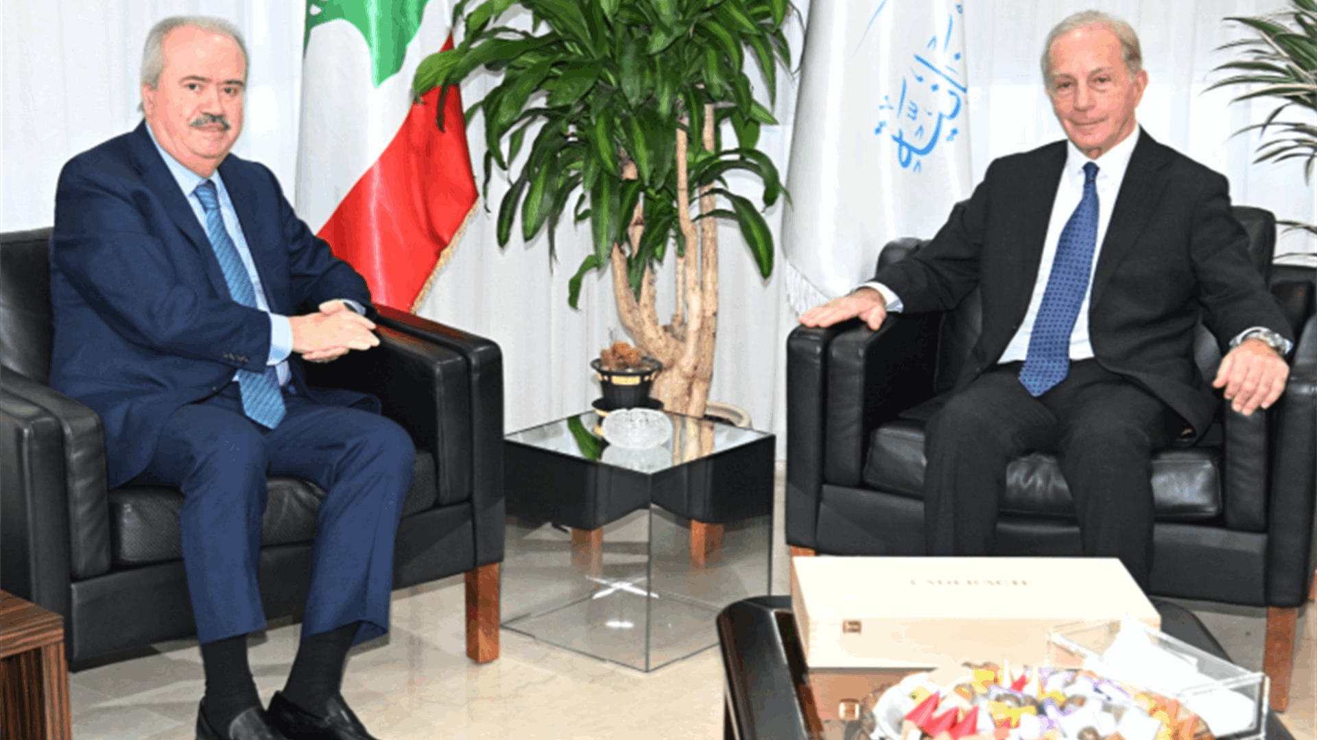 جابر عرض والسفير الأميركي لمواضيع إصلاحية وانعكاسات مشروع قانون الفجوة المالية اقتصاديا