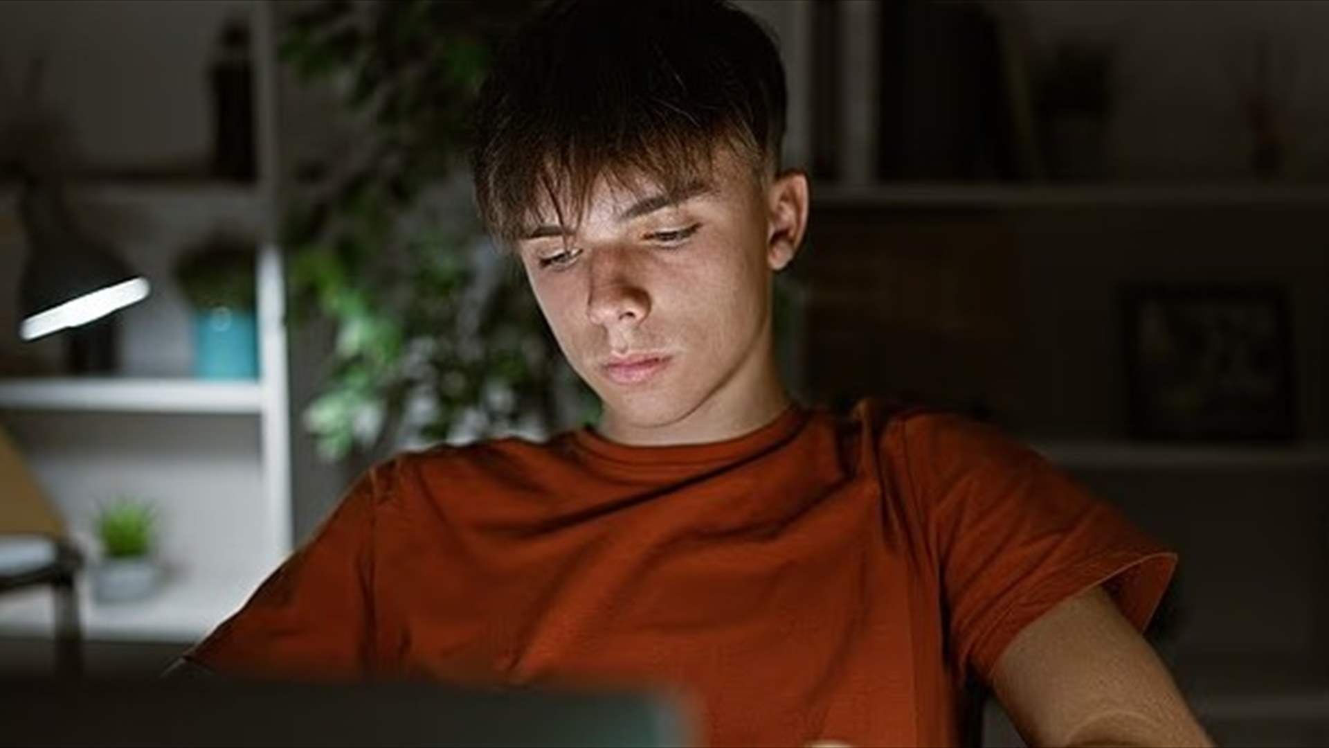 حين يحلّ الذكاء الاصطناعي مكان الأصدقاء… أطباء يدقّون ناقوس الخطر