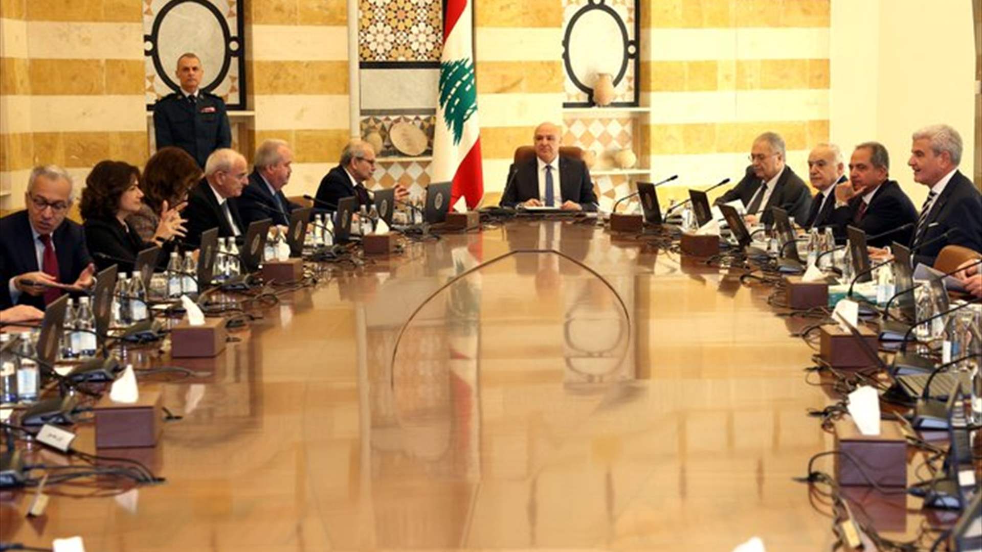 الرئيس عون في مستهل مجلس الوزراء: انا لا أقف طرفاً مع احد ضد آخر وما يقوم به مجلس الوزراء هو افضل هدية للبنانيين