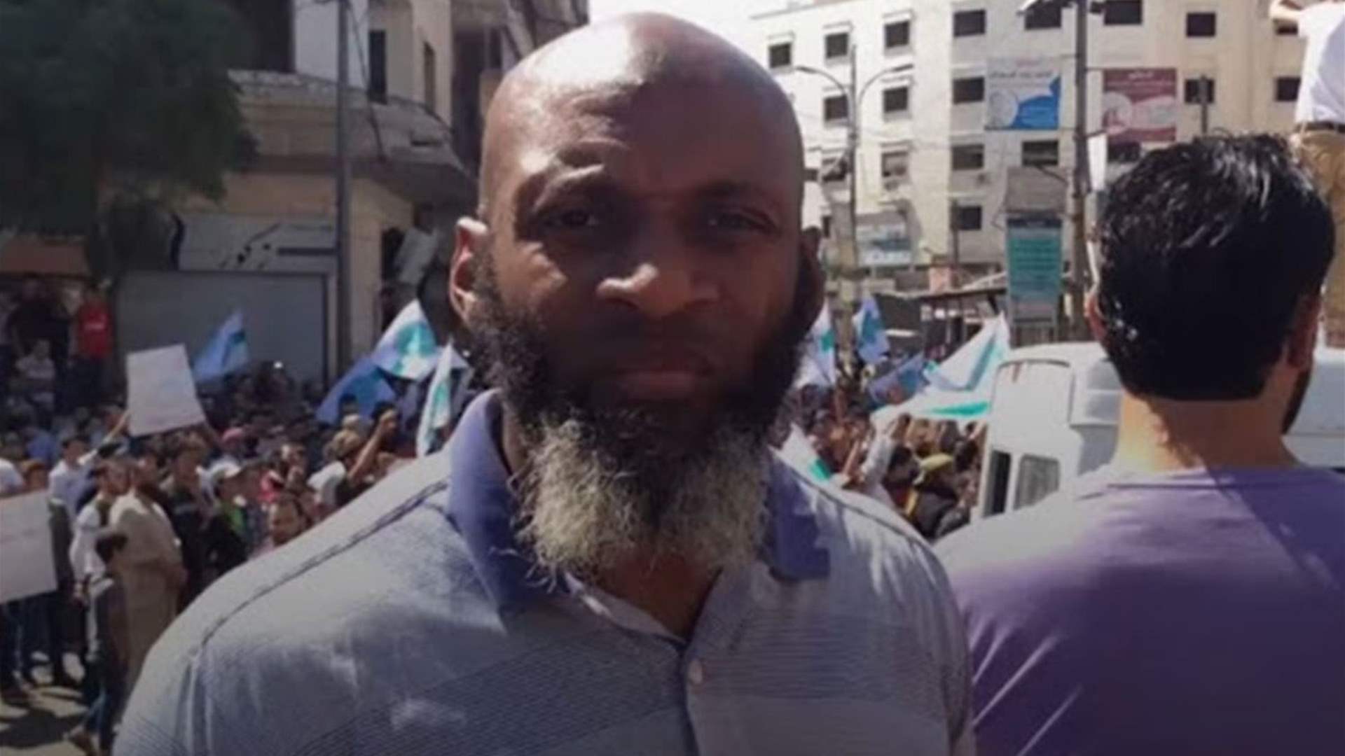 مصدران: سوريا تحتجز صحفيا إسلاميا أمريكيا بارزا