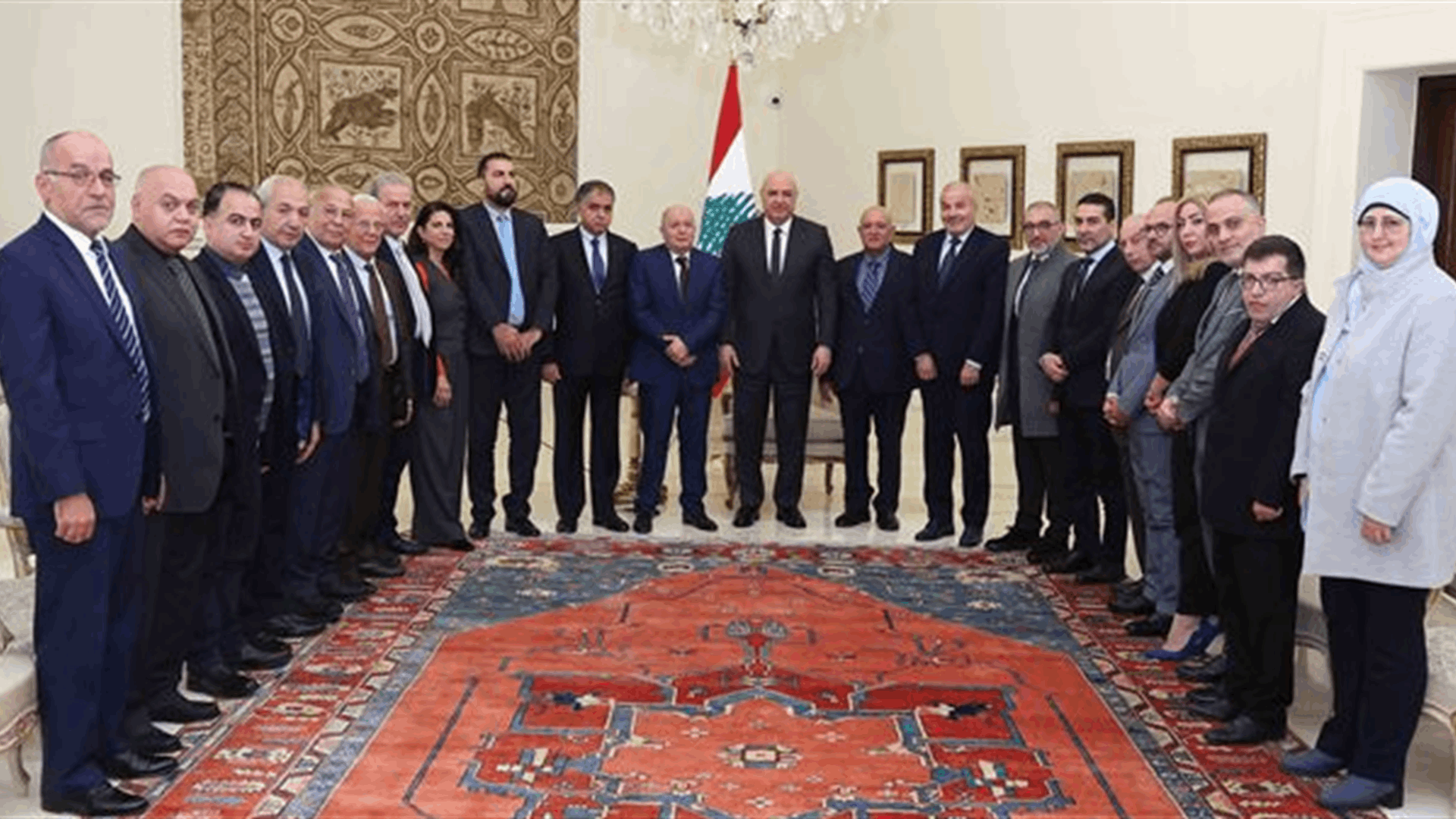 الرئيس عون أجرى لقاءات وزارية نيابية نقابية عمالية :هناك إعادة نظر برواتب القطاع العام والاضراب يشل الدولة ويحرمها من المداخيل