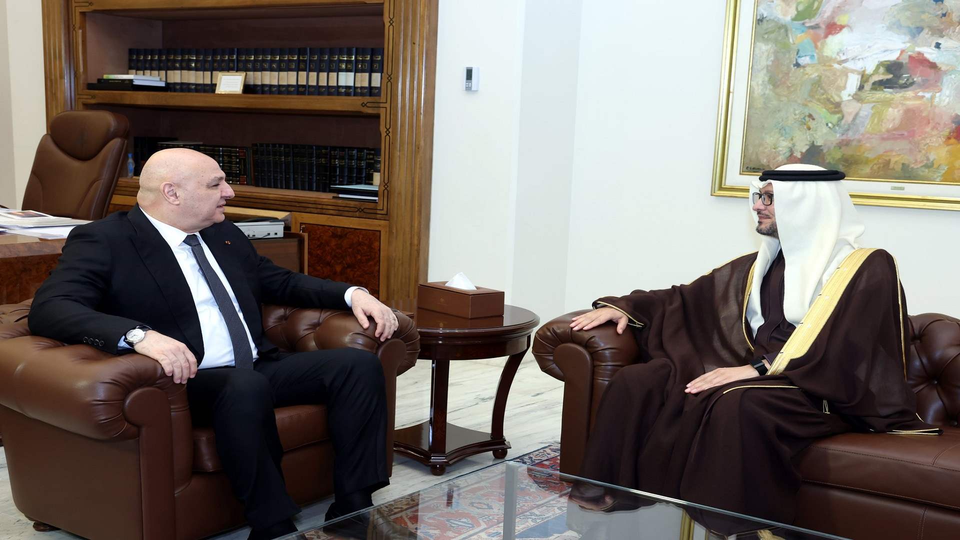 رئاسة الجمهورية: الرئيس جوزاف عون استقبل السفير السعودي لدى لبنان وليد بخاري الذي قدّم له التهنئة بمناسبة الأعياد وكان اللقاء مناسبة لعرض الأوضاع العامة وبحث العلاقات اللبنانية-السعودية