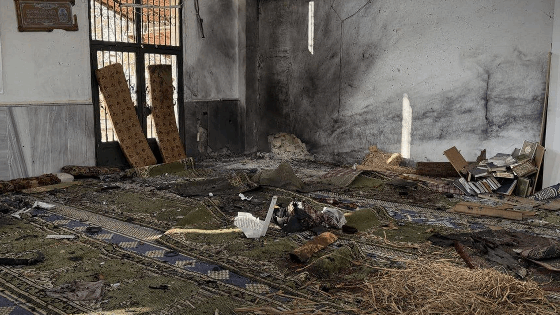 خمسة قتلى و17 جريحا بانفجار داخل مسجد في مدينة حمص