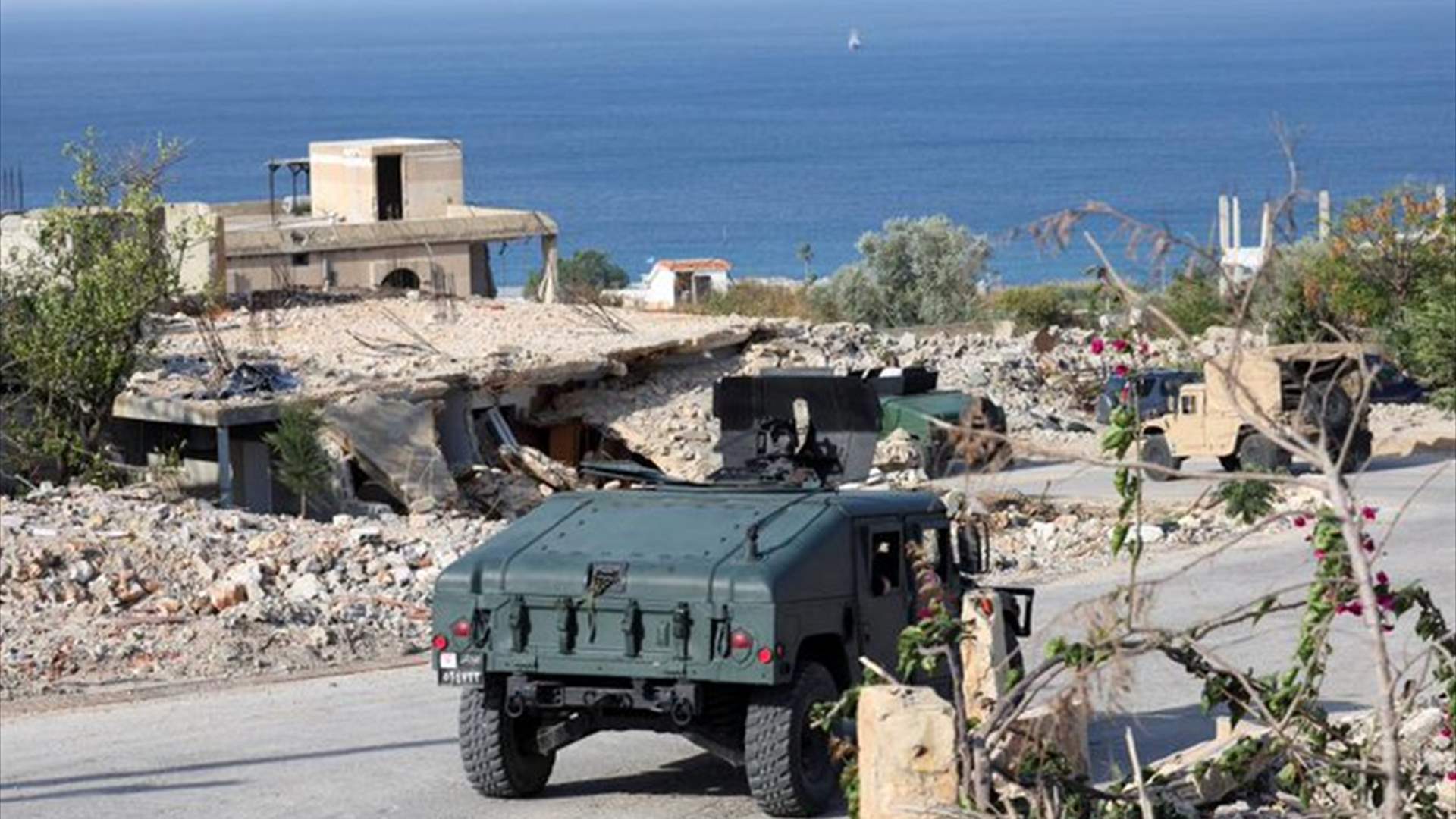 Lebanese army carries out inspection of damaged homes in Bint Jbeil