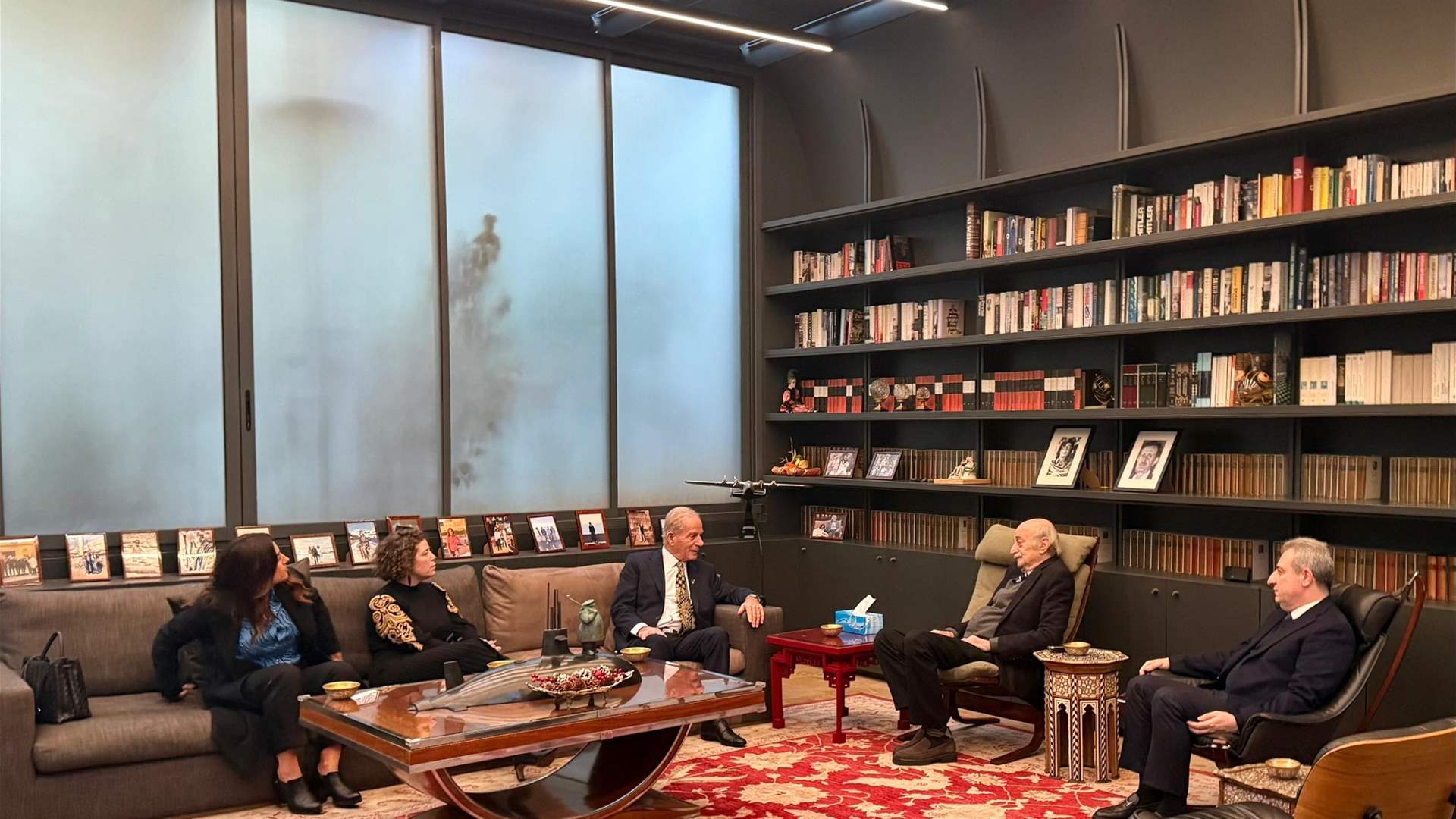 جنبلاط يستقبل السفير الأميركيّ والوفد المرافق في كليمنصو بخصور أبو فاعور