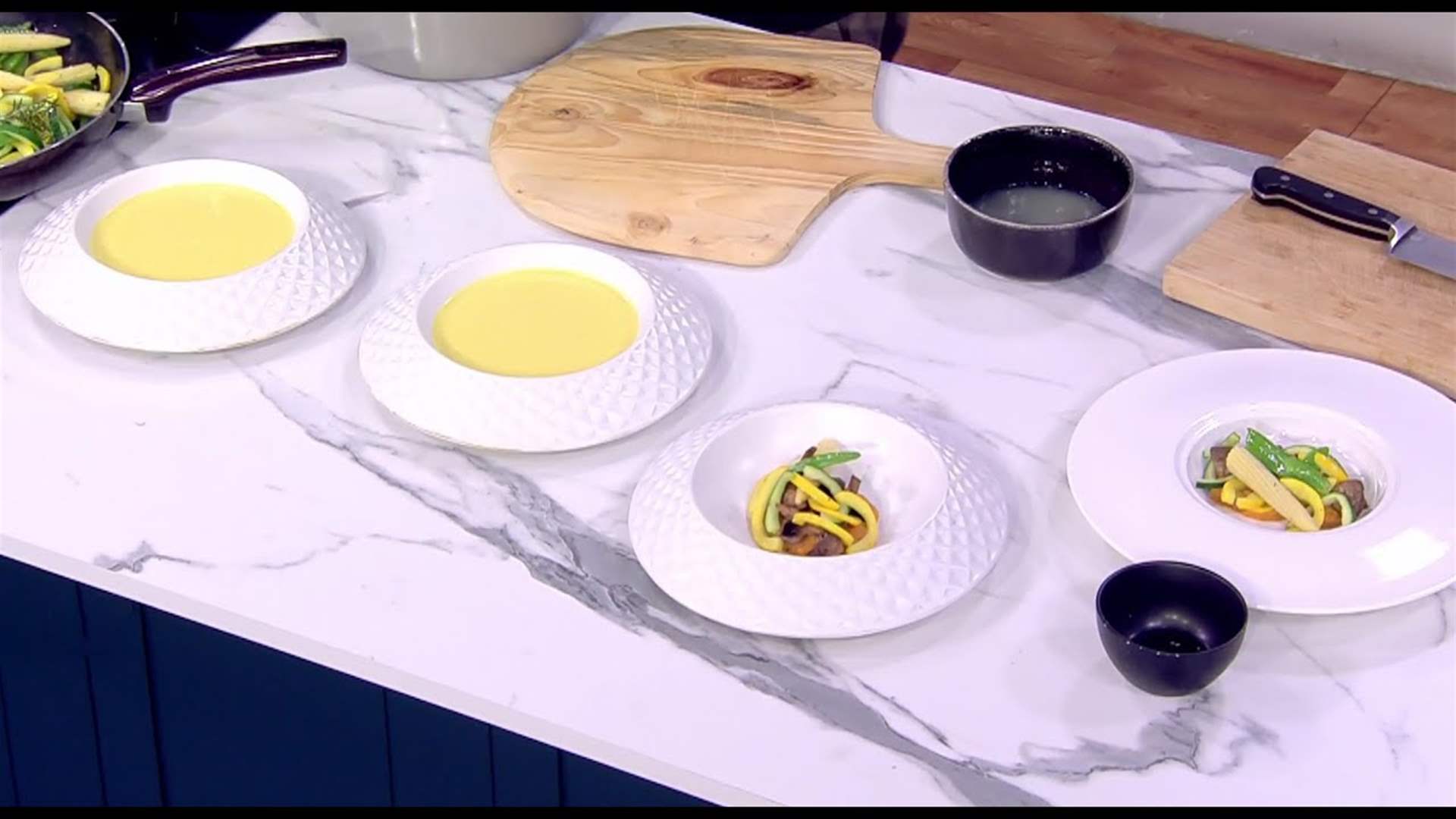 فيليه اللحمة وشوربة اليقطين وسلطة القريدس على طريقة الشيف حنا طويل (فيديو)