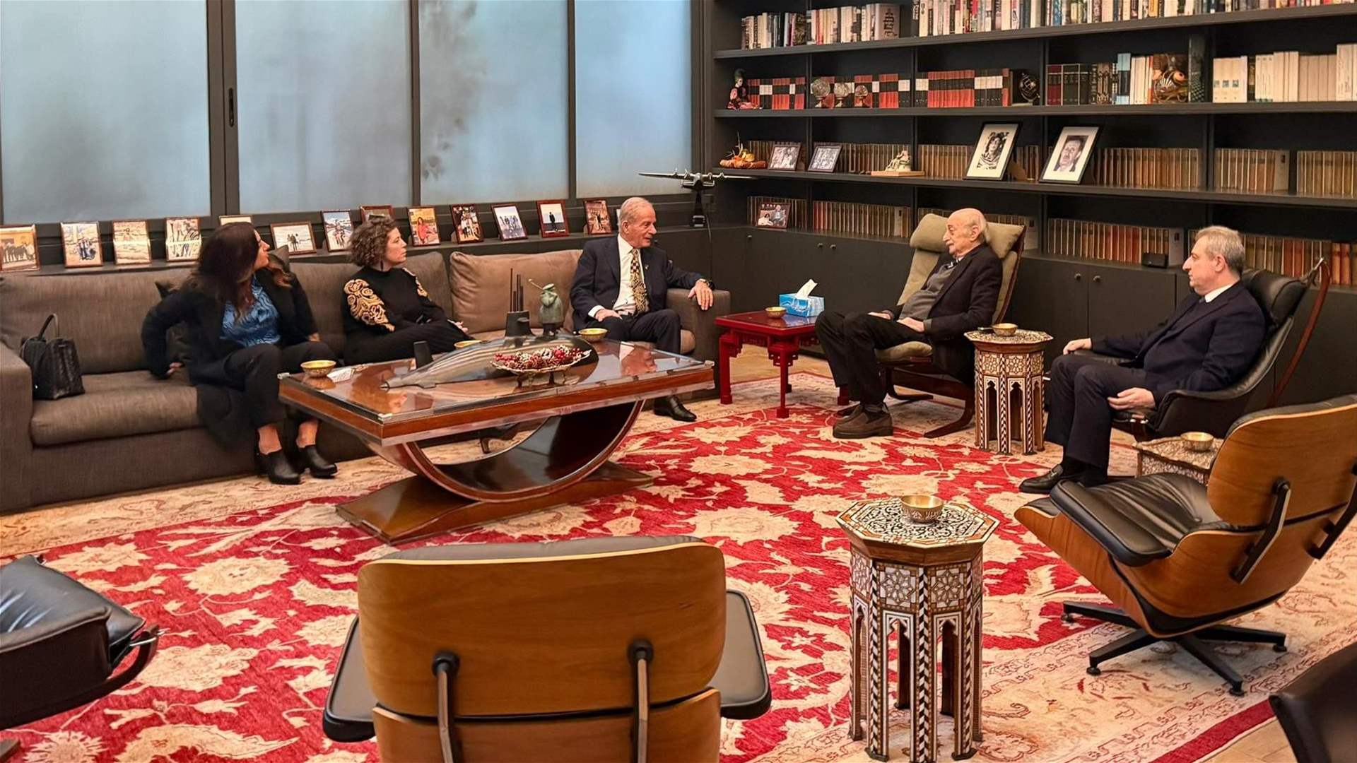 لقاء بين جنبلاط والسفير الأميركي: تأكيد ضرورة دعم الجيش ومواصلة مسار الإصلاحات