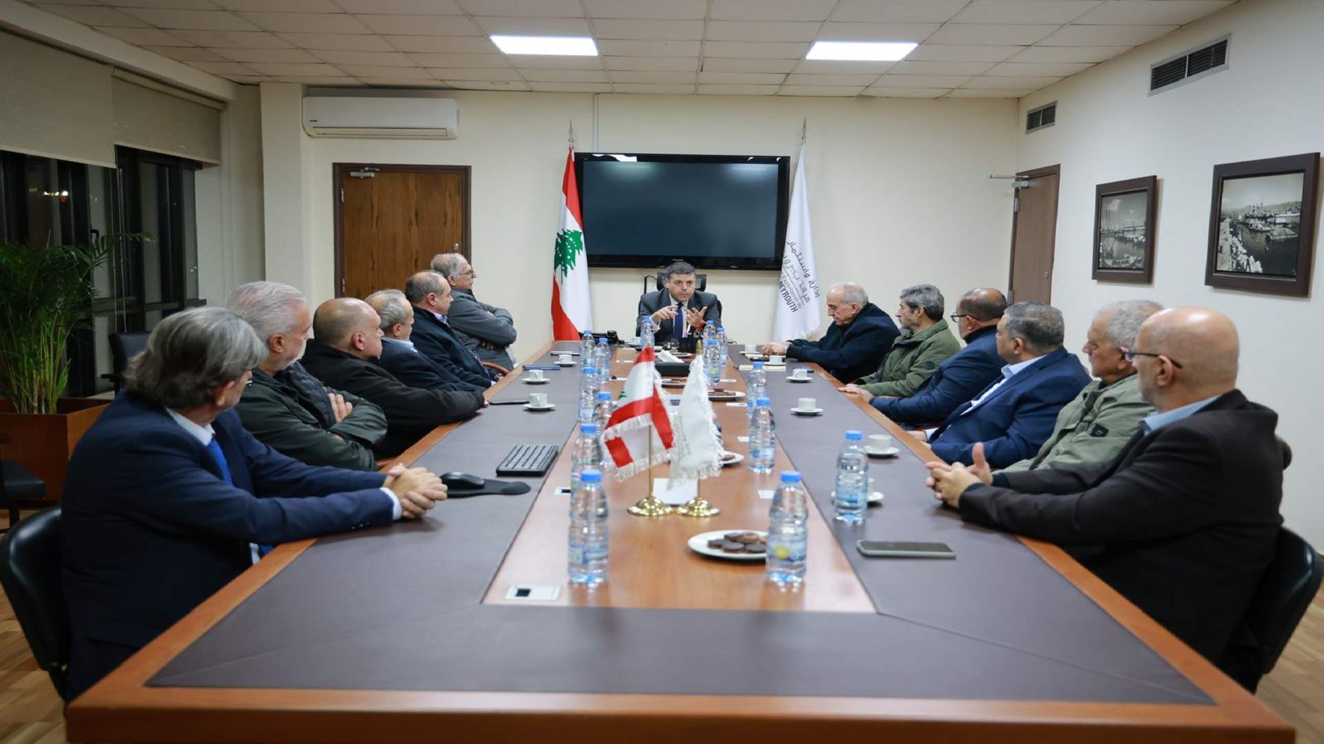 وفد من مخاتير بيروت يزور مرفأ بيروت ويلتقي النفّي