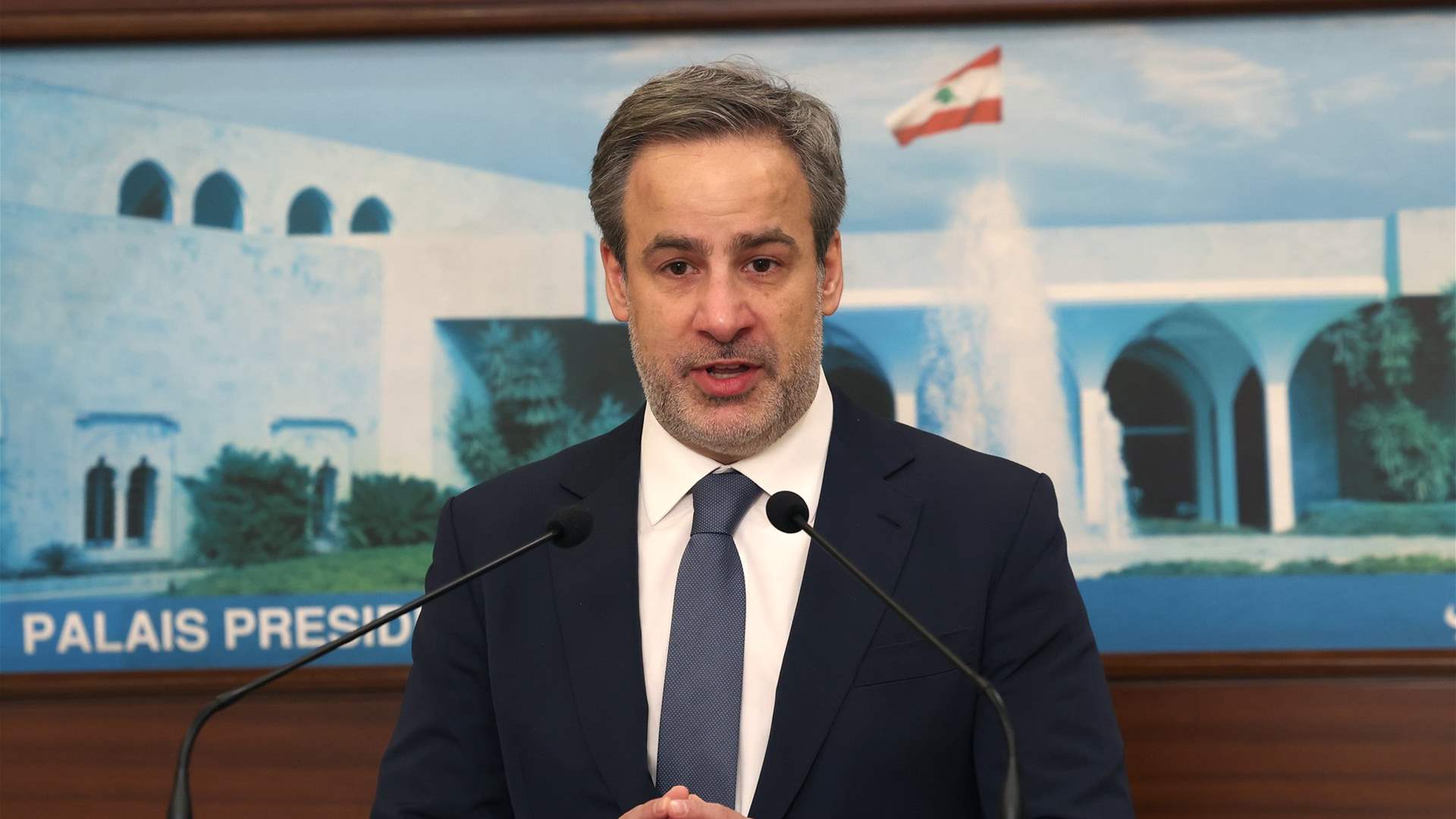 معوض من قصر بعبدا: لوضع حدّ للسلاح خارج الدولة وزجّ لبنان في الحروب