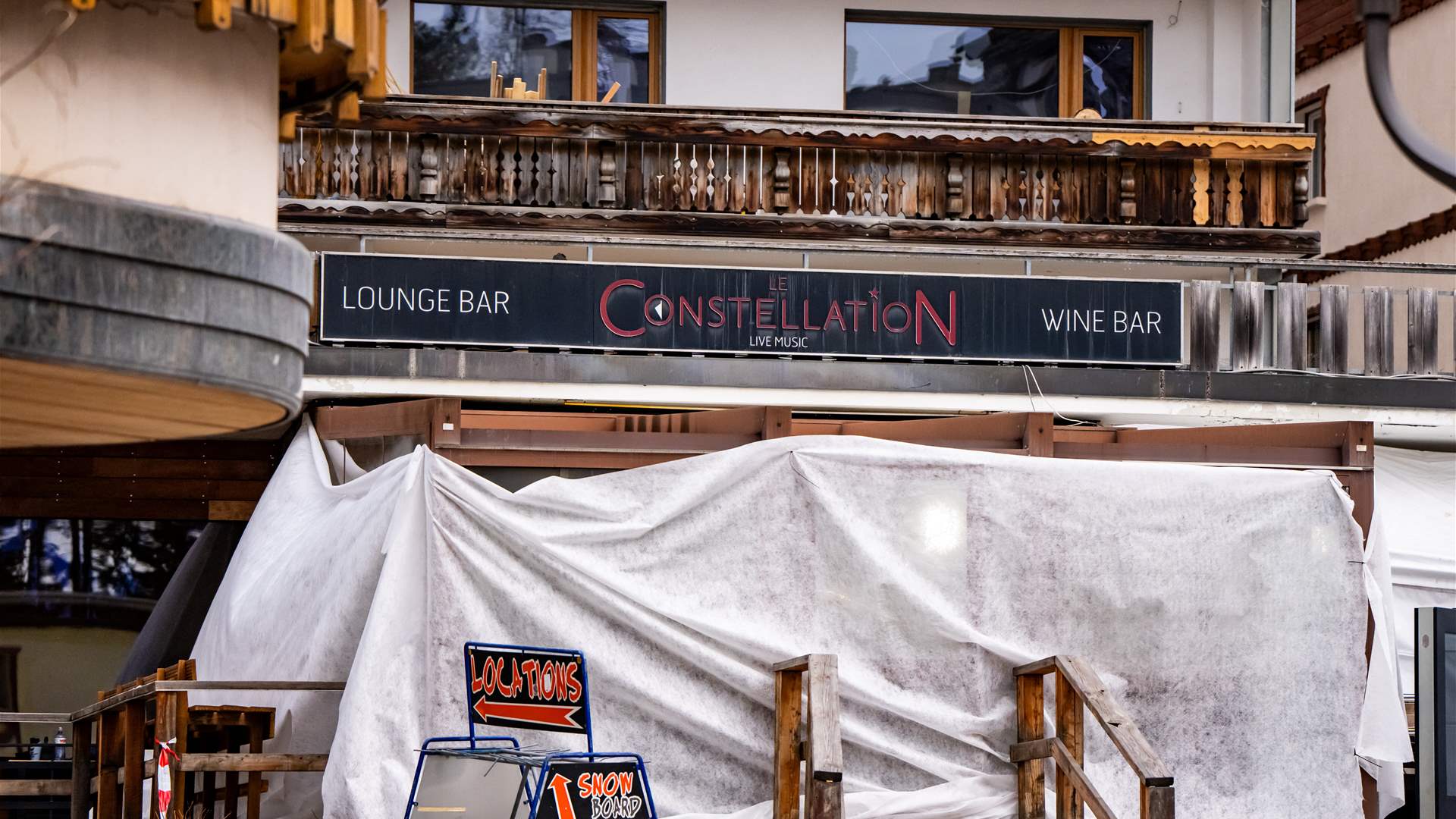 السلطات السويسرية ترجح أن صنفا من الألعاب النارية سبب الحريق في منتجع التزلج