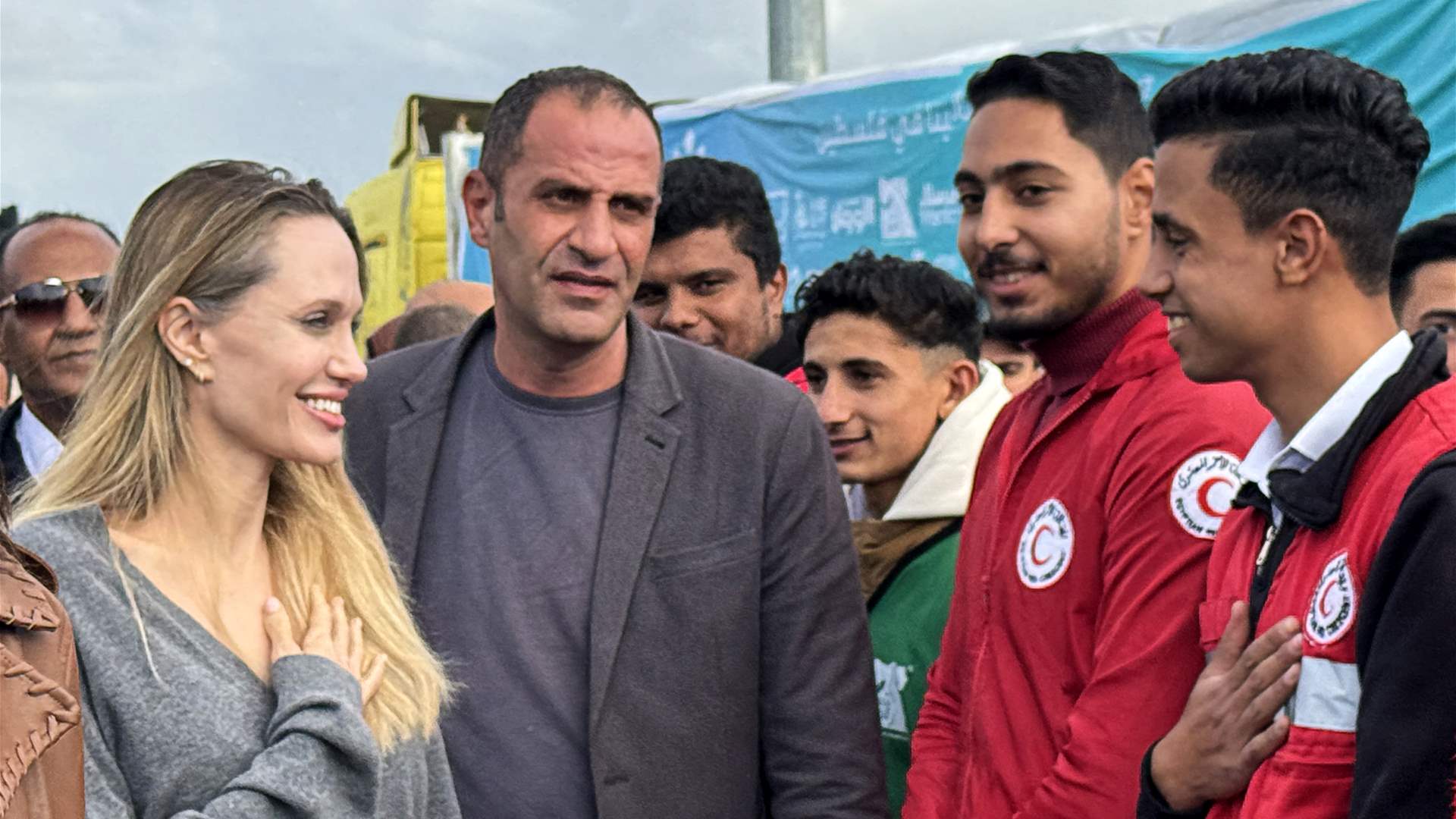 أنجيلينا جولي تزور الجانب المصري من معبر رفح الحدودي مع غزة