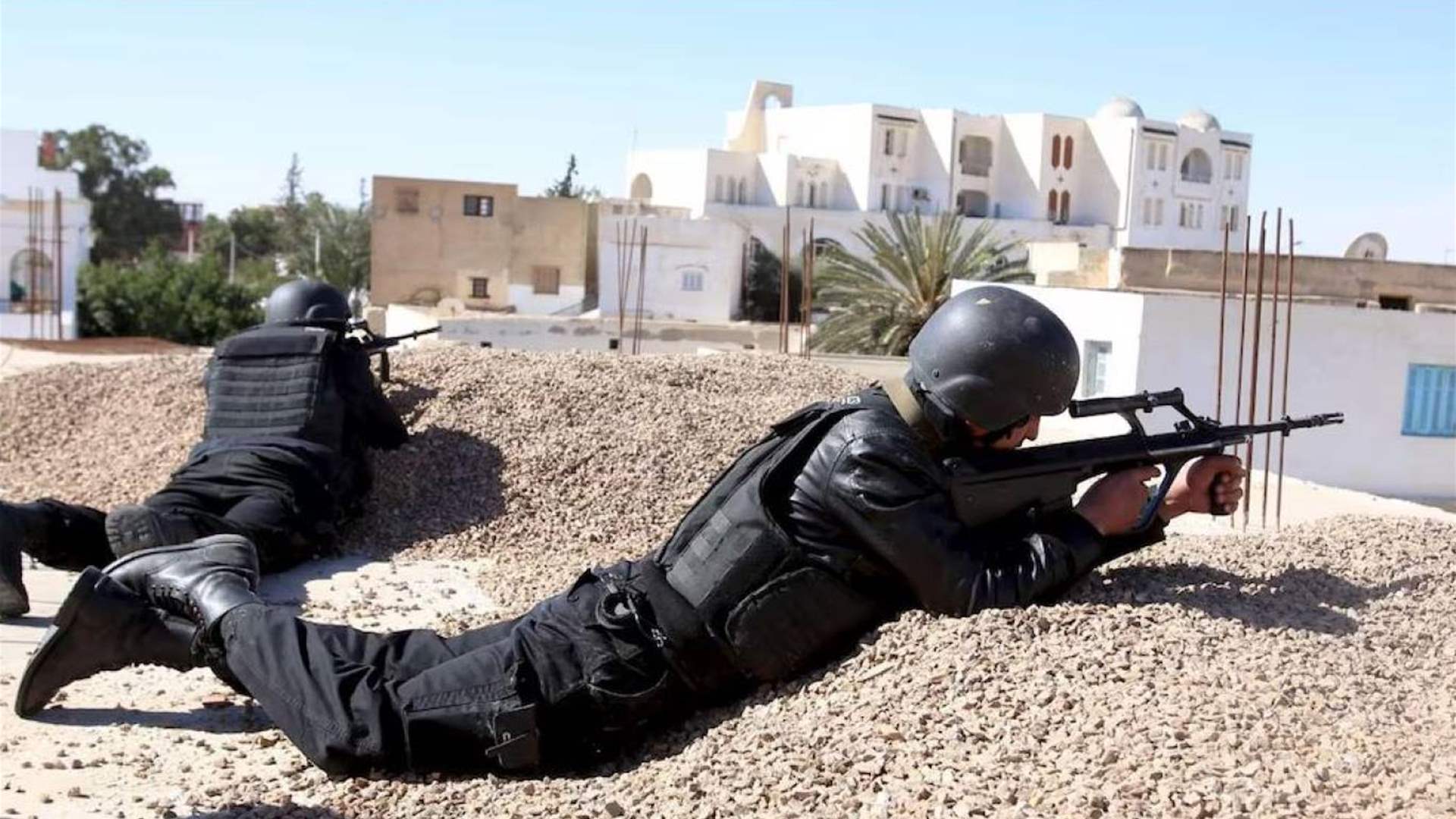 مقتل "إرهابي خطير" وعنصر من الأمن التونسي خلال عمل "استباقي"